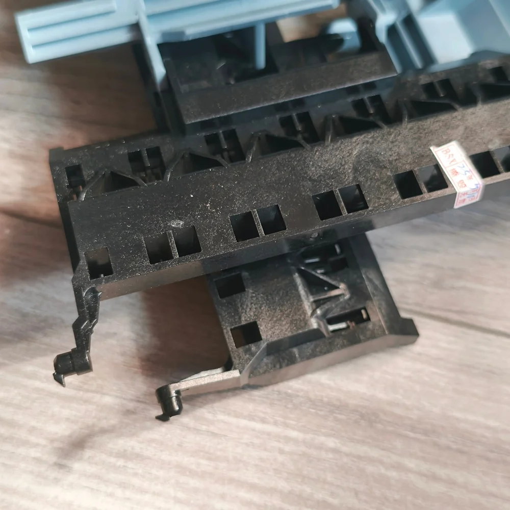 Крышка каретки в сборе для плоттера HP DesignJet 10 20 30 70 90 100 110 120 130; верхняя крышка печатающей головки
Крышка каретки в сборе для плоттера HP DesignJet 10 20 30 70 90 100 110 120 130; верхняя крышка печатающей головки