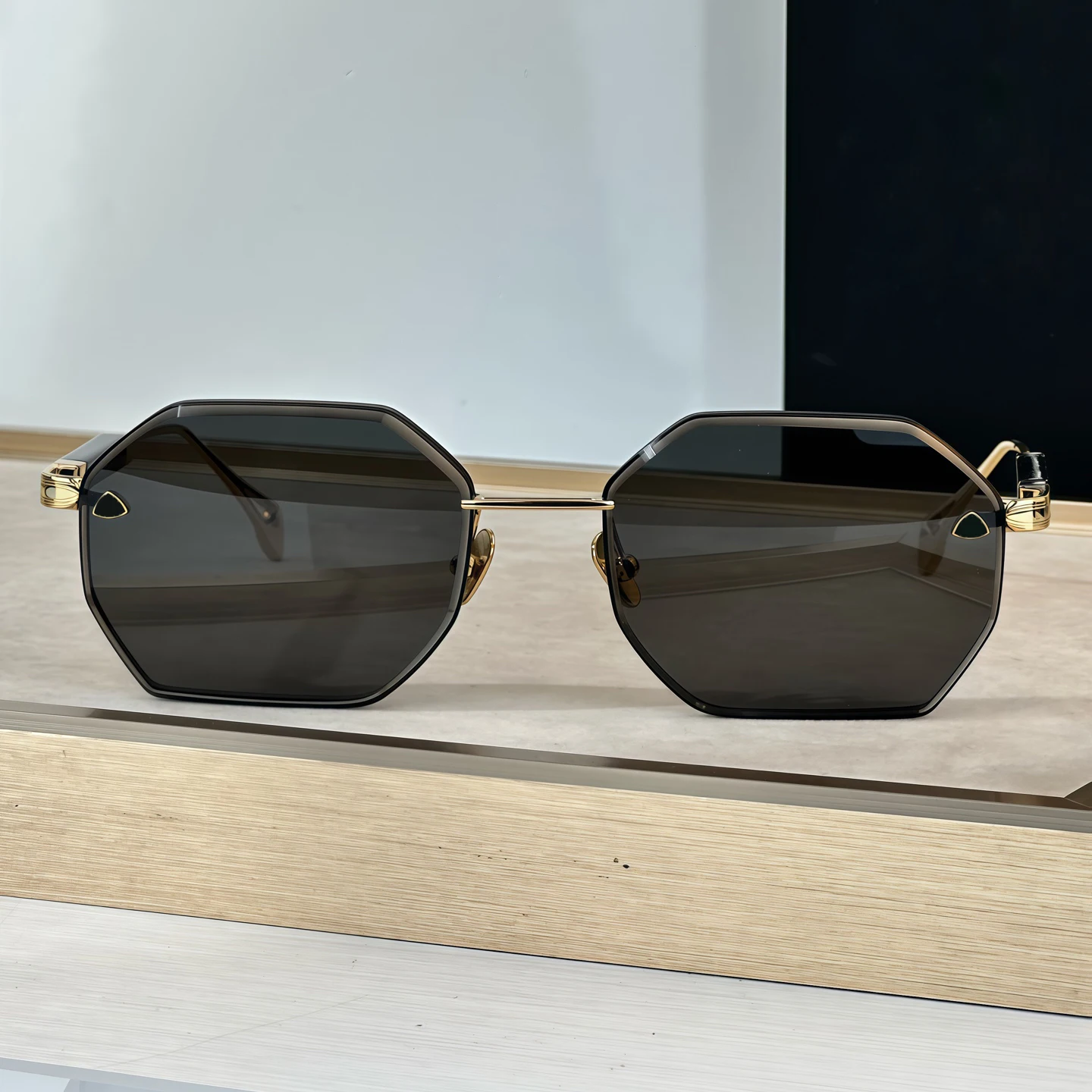 TANI Top Fashion German Luxury Metal Frameless Square Business Casual Black Men Sunglasses Outdoor Vacation Women Sunglasses
TANI Top Fashion German Luxury Metal Frameless Square Business Casual Black Men Sunglasses Outdoor Vacation Women Sunglasses