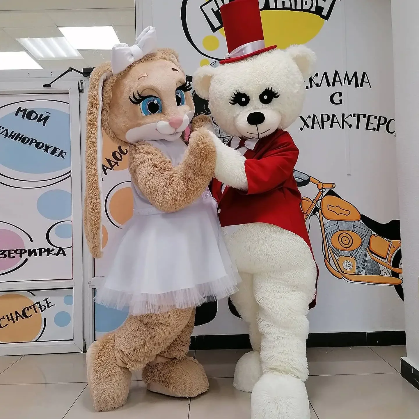 Новый костюм-маскот в виде мультяшного медведя для пар, наряд для косплея, карнавальный костюм для Хэллоуина и вечеринок
Новый костюм-маскот в виде мультяшного медведя для пар, наряд для косплея, карнавальный костюм для Хэллоуина и вечеринок