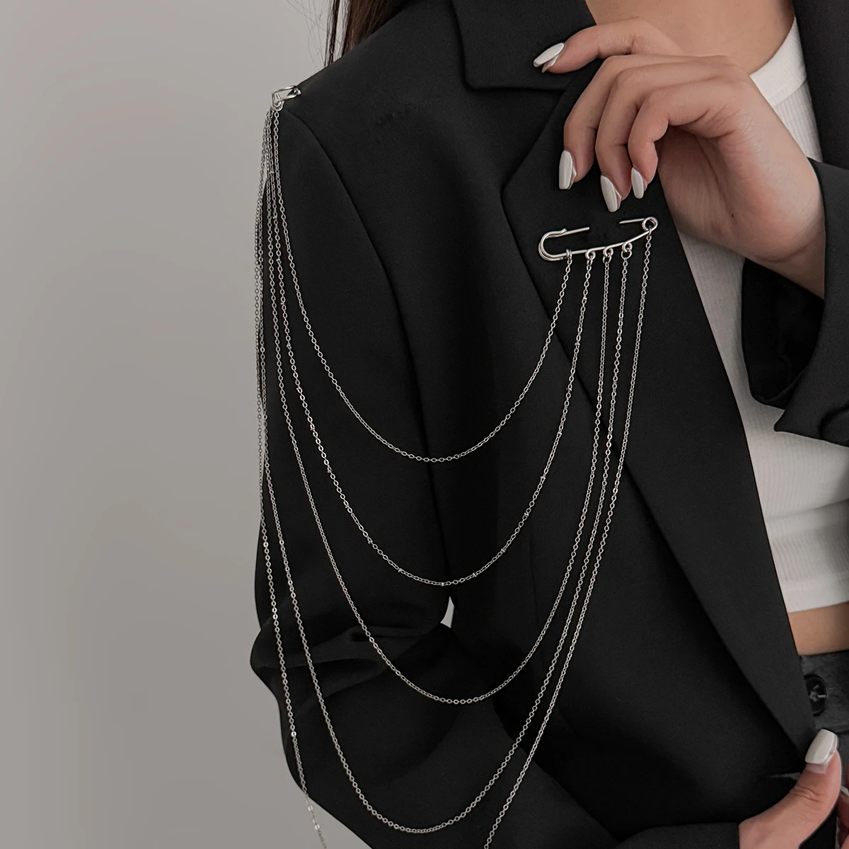 Ingemark Creative Silver Color Metal Tassel Chain Brooches for Women Vintage Multi Layer Suit Pants Pins Clip Jewelry Accessory
Ingemark Creative Silver Color Metal Tassel Chain Brooches for Women Vintage Multi Layer Suit Pants Pins Clip Jewelry Accessory