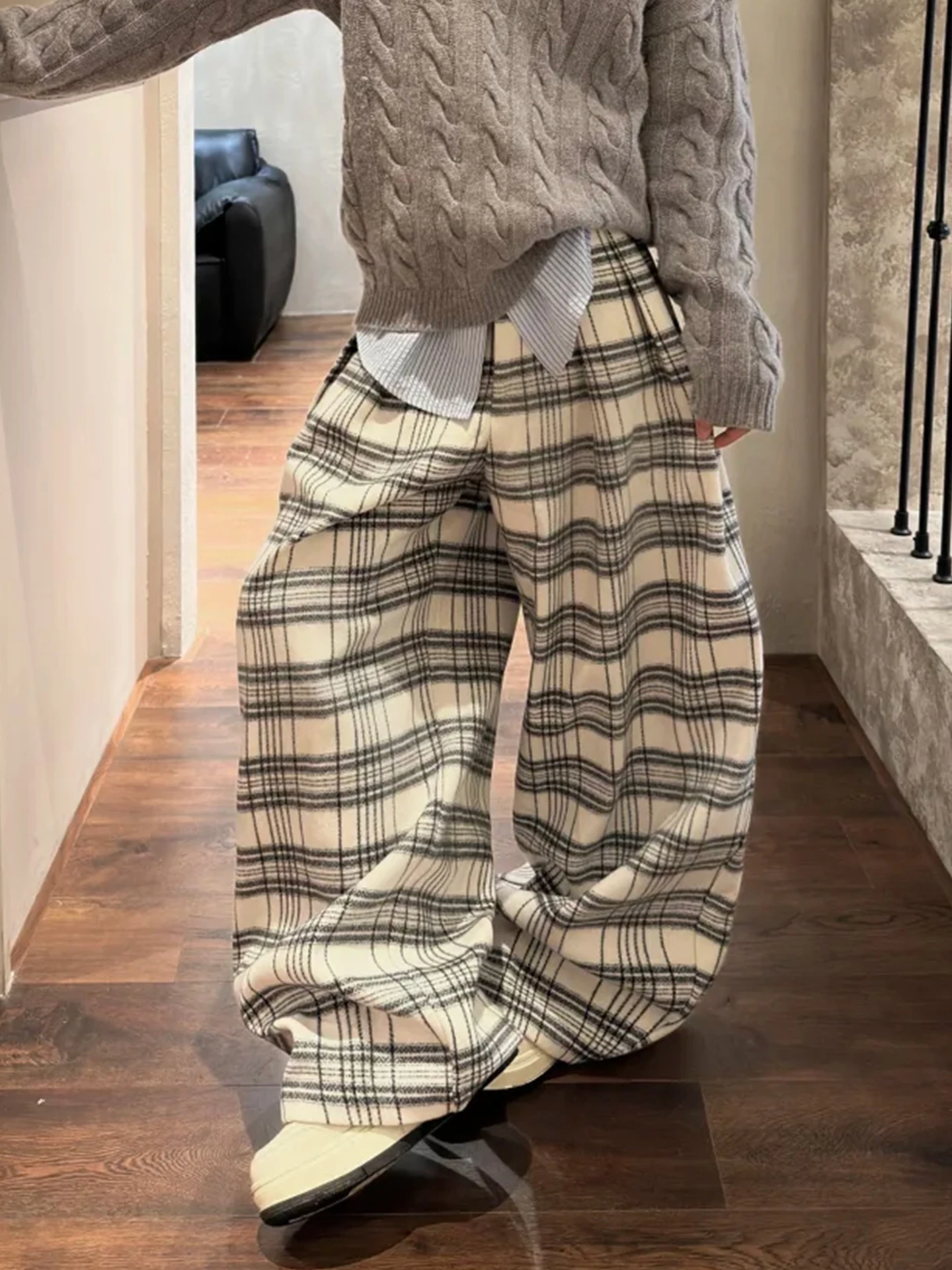 American Retro Plaid Casual Pants Men's CleanFit Old Money Sle Drapey West Pants Straight Leg High Waist Button Closure
American Retro Plaid Casual Pants Men's CleanFit Old Money Sle Drapey West Pants Straight Leg High Waist Button Closure