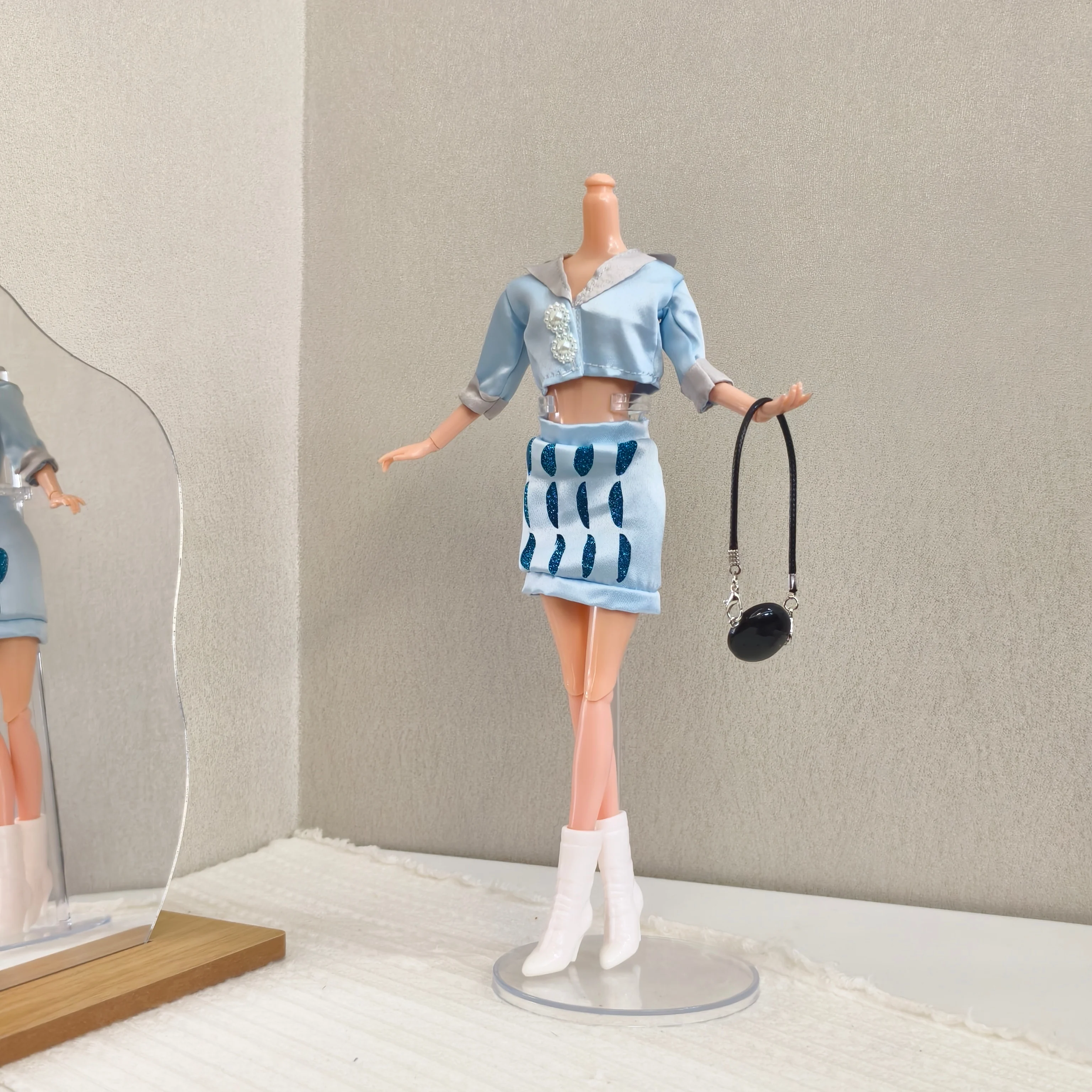 11.5-inch doll clothes blue small fragrance style set 30cm doll short suit top+printed skirt+high heels
11.5-inch doll clothes blue small fragrance style set 30cm doll short suit top+printed skirt+high heels