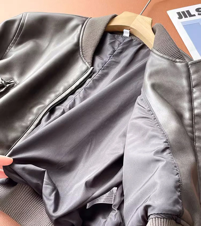 American Sle Retro ort Leather Jaet Women's Pilot Coat Durable Zipper Closure Long Sve Loose Fit Outerwear
American Sle Retro ort Leather Jaet Women's Pilot Coat Durable Zipper Closure Long Sve Loose Fit Outerwear