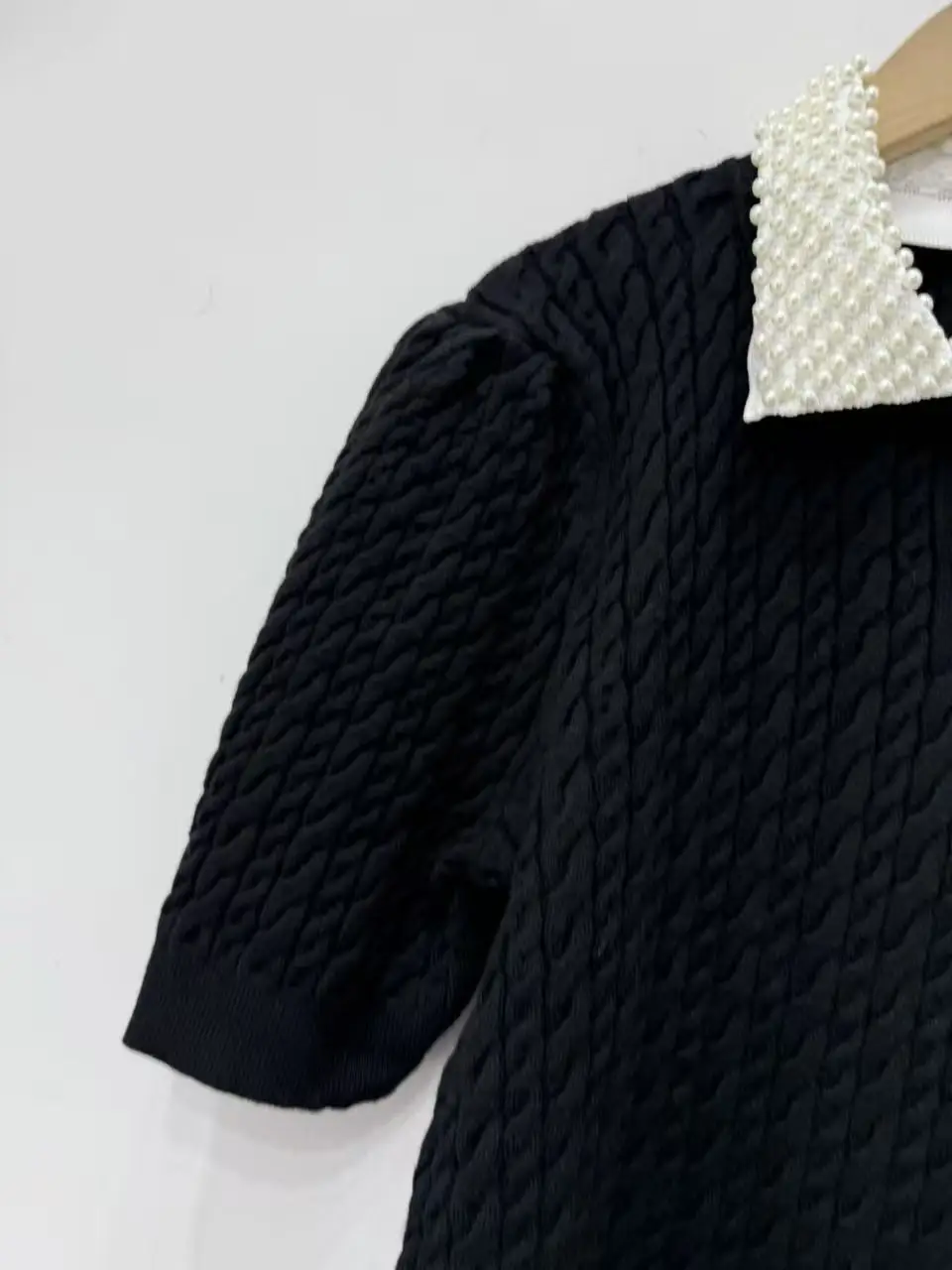 Spring/Summer Women Pearl Beaded Contrast Turn-down Collar Holloiw Short Sleeve Solid Knit Top Slim Fashion Elegant Pullover
Spring/Summer Women Pearl Beaded Contrast Turn-down Collar Holloiw Short Sleeve Solid Knit Top Slim Fashion Elegant Pullover