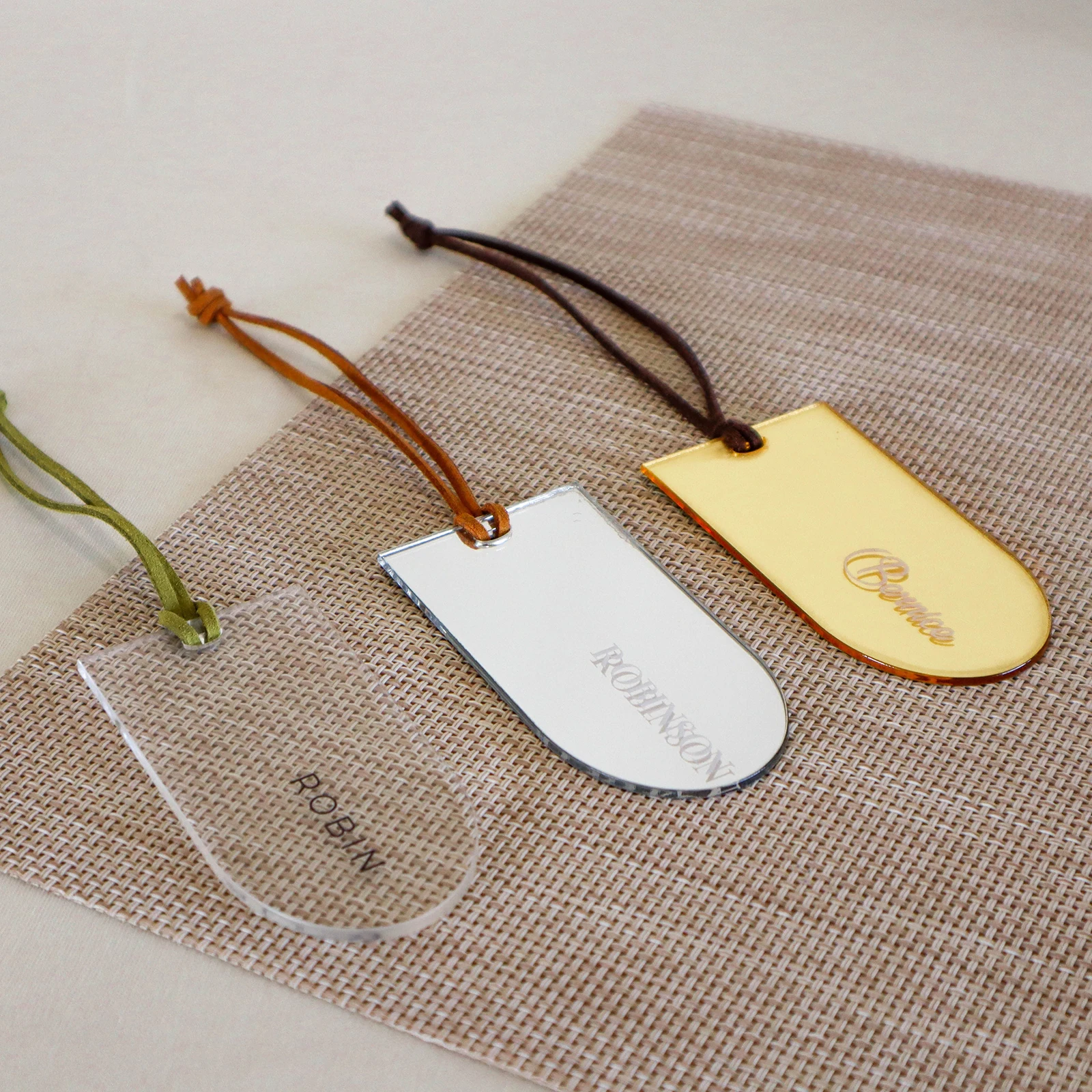 Arched Acrylic Wedding Place Card With String Luggage Tag Souvenirs Blank Name Plate Seating Chart Card Sign for Party Banquet
Arched Acrylic Wedding Place Card With String Luggage Tag Souvenirs Blank Name Plate Seating Chart Card Sign for Party Banquet