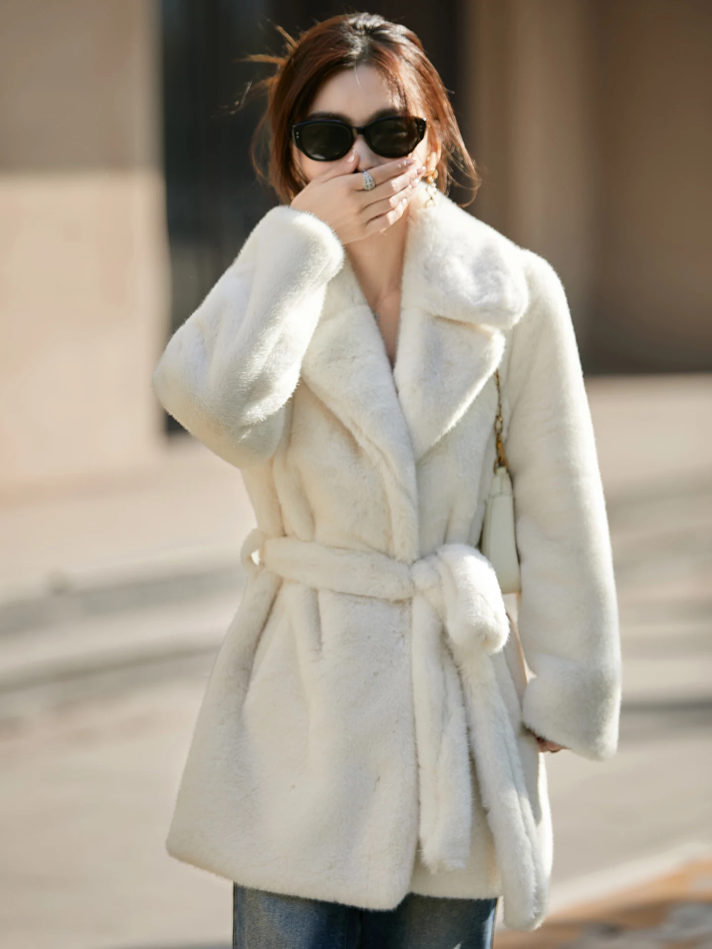 Fashionable Water Rabbit Fur Coat with Belt Women's Casual Style Warm Long Sleeve Mid-Length Outerwear Elegant Age-Defying
Fashionable Water Rabbit Fur Coat with Belt Women's Casual Style Warm Long Sleeve Mid-Length Outerwear Elegant Age-Defying