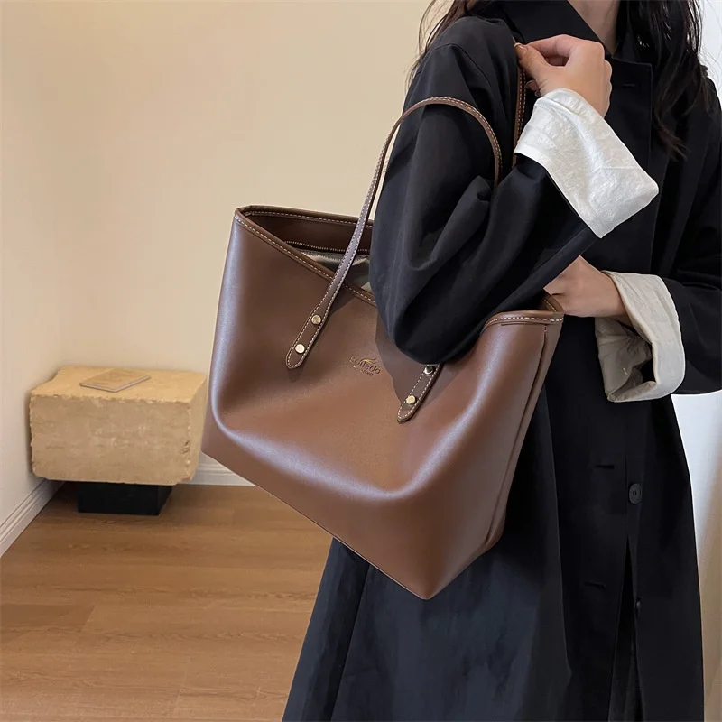 Elegant Women Shoulder Bag Crossbody Style Lightweight Durable Fashion Design For Daily Office Use
Elegant Women Shoulder Bag Crossbody Style Lightweight Durable Fashion Design For Daily Office Use
