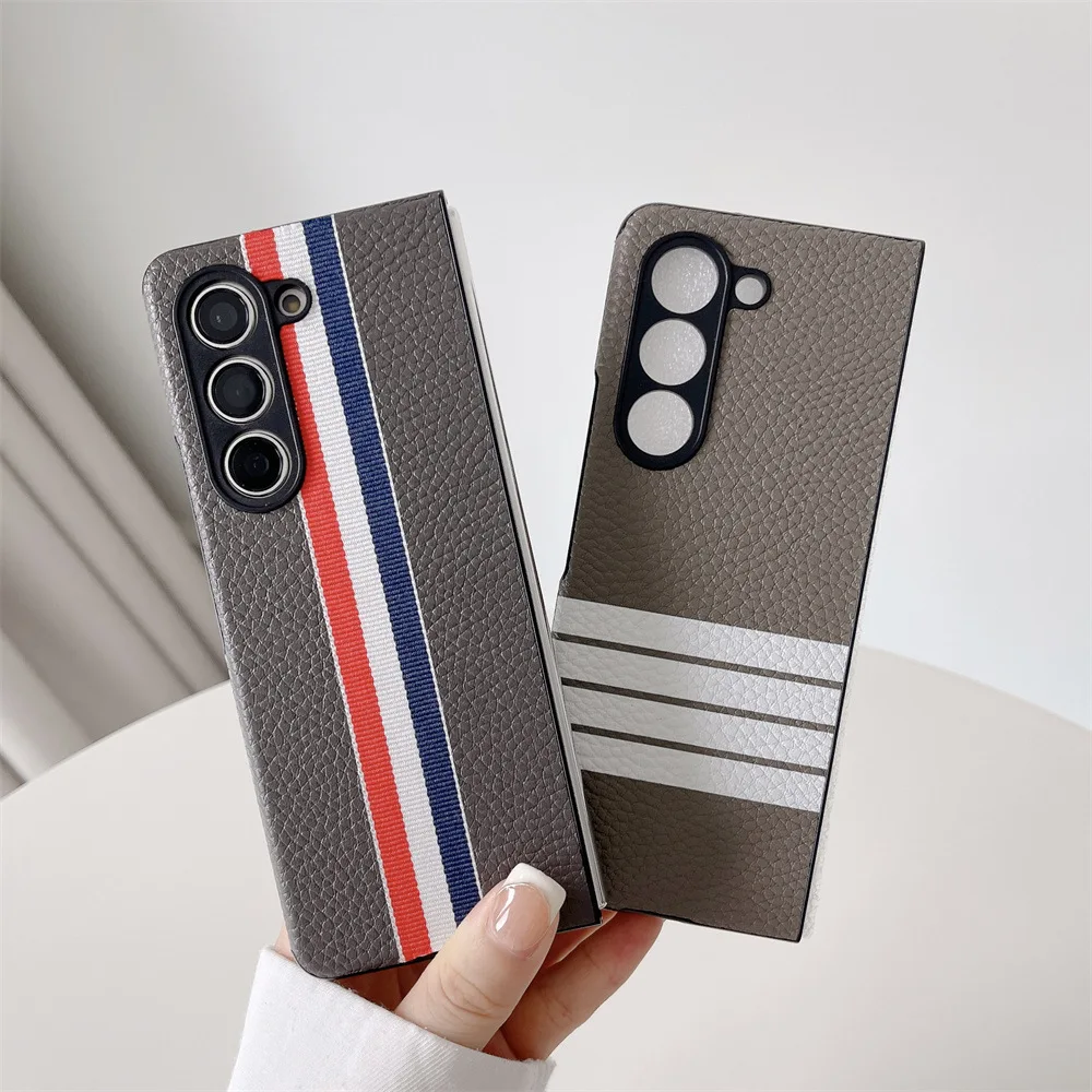 Luxury Leather Stripe Phone Case for Samsung Z Fold 4 Case All-inclusive Shockproof Cover for Galaxy Z Fold 5 Case
Luxury Leather Stripe Phone Case for Samsung Z Fold 4 Case All-inclusive Shockproof Cover for Galaxy Z Fold 5 Case