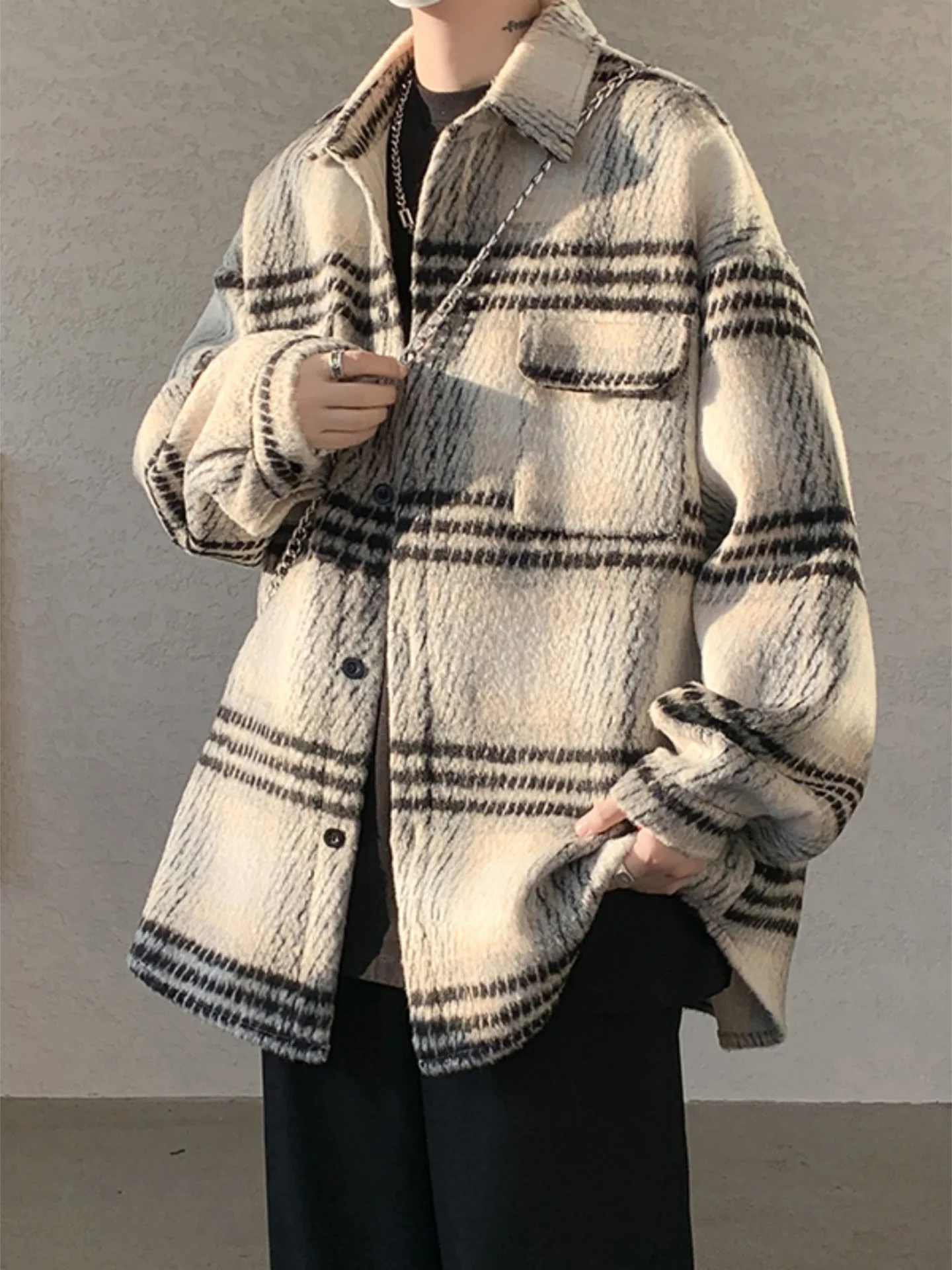 Мужская клетчатая шерстяная куртка-жакет, утепленная, повседневная, осенне-зимняя верхняя одежда, классический французский стиль, корейская версия, трикотаж
Мужская клетчатая шерстяная куртка-жакет, утепленная, повседневная, осенне-зимняя верхняя одежда, классический французский стиль, корейская версия, трикотаж