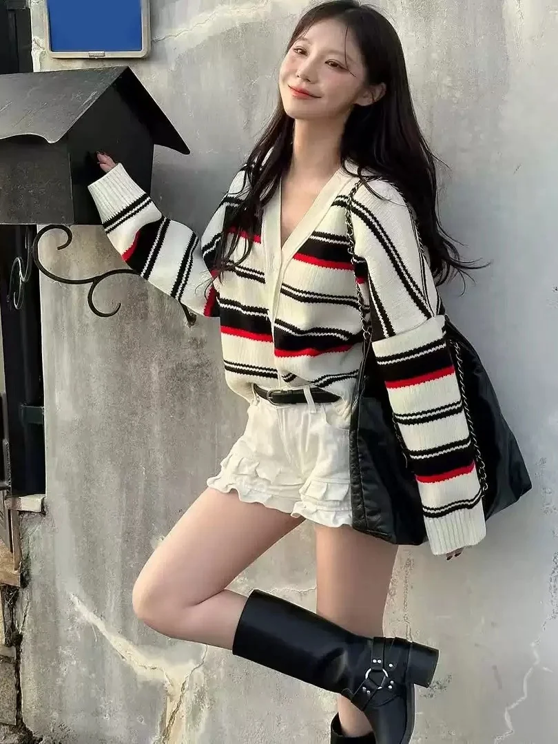 Свободный вязаный кардиган с V-образным вырезом в полоску, женский свитер Jaet, весна-осень 2021, удобный Lazy Faion Dongda Gate
Свободный вязаный кардиган с V-образным вырезом в полоску, женский свитер Jaet, весна-осень 2021, удобный Lazy Faion Dongda Gate