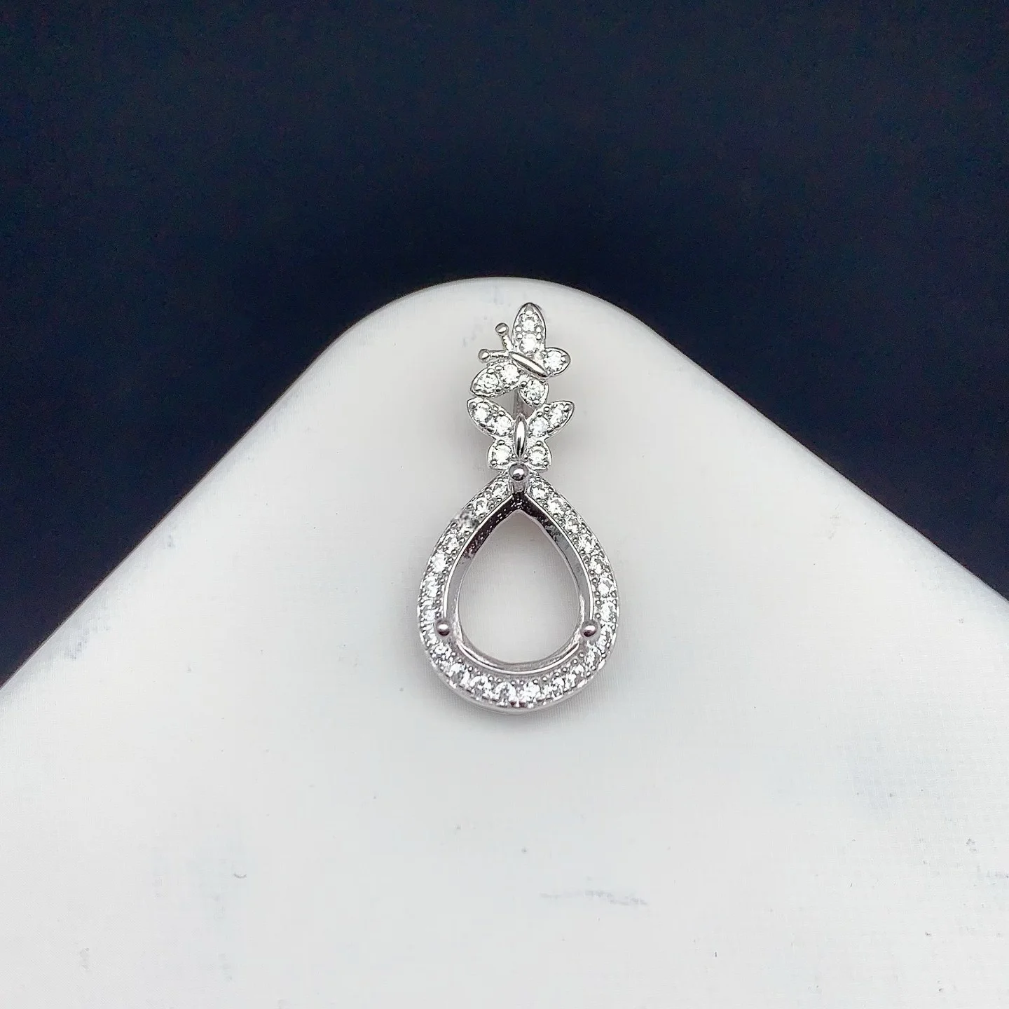 MeiBaPJ Inlay Water Droplet 7*9mm S925 Sterling Silver DIY Empty Pendant Setting Women Gift Fine Jewelry Free Delivery Wholesale
MeiBaPJ Inlay Water Droplet 7*9mm S925 Sterling Silver DIY Empty Pendant Setting Women Gift Fine Jewelry Free Delivery Wholesale