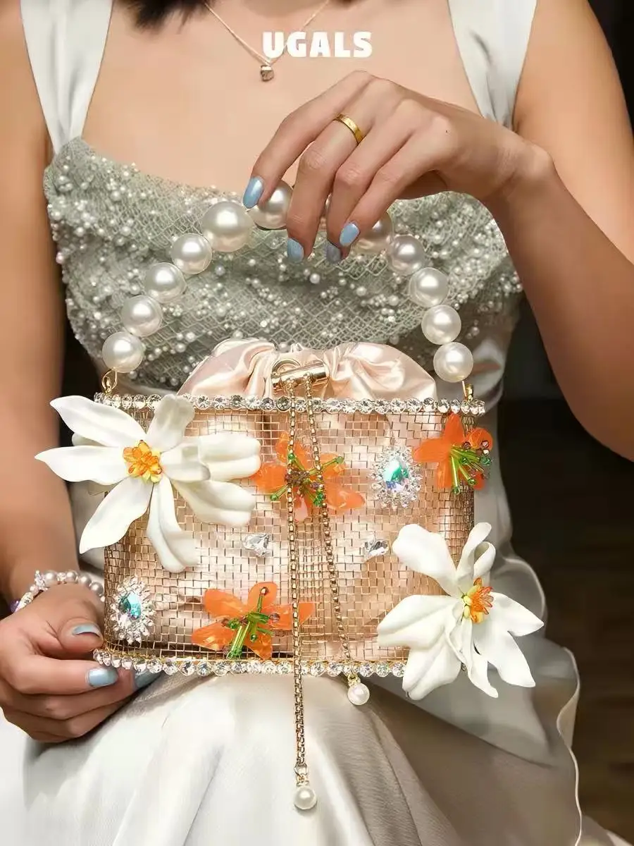 Luxury Designer Fashion Solid Floral Evening Bag Glitter Rhinestones Diamond Women Bag Wedding Party Clutch Purse Shoulder Bag
Luxury Designer Fashion Solid Floral Evening Bag Glitter Rhinestones Diamond Women Bag Wedding Party Clutch Purse Shoulder Bag