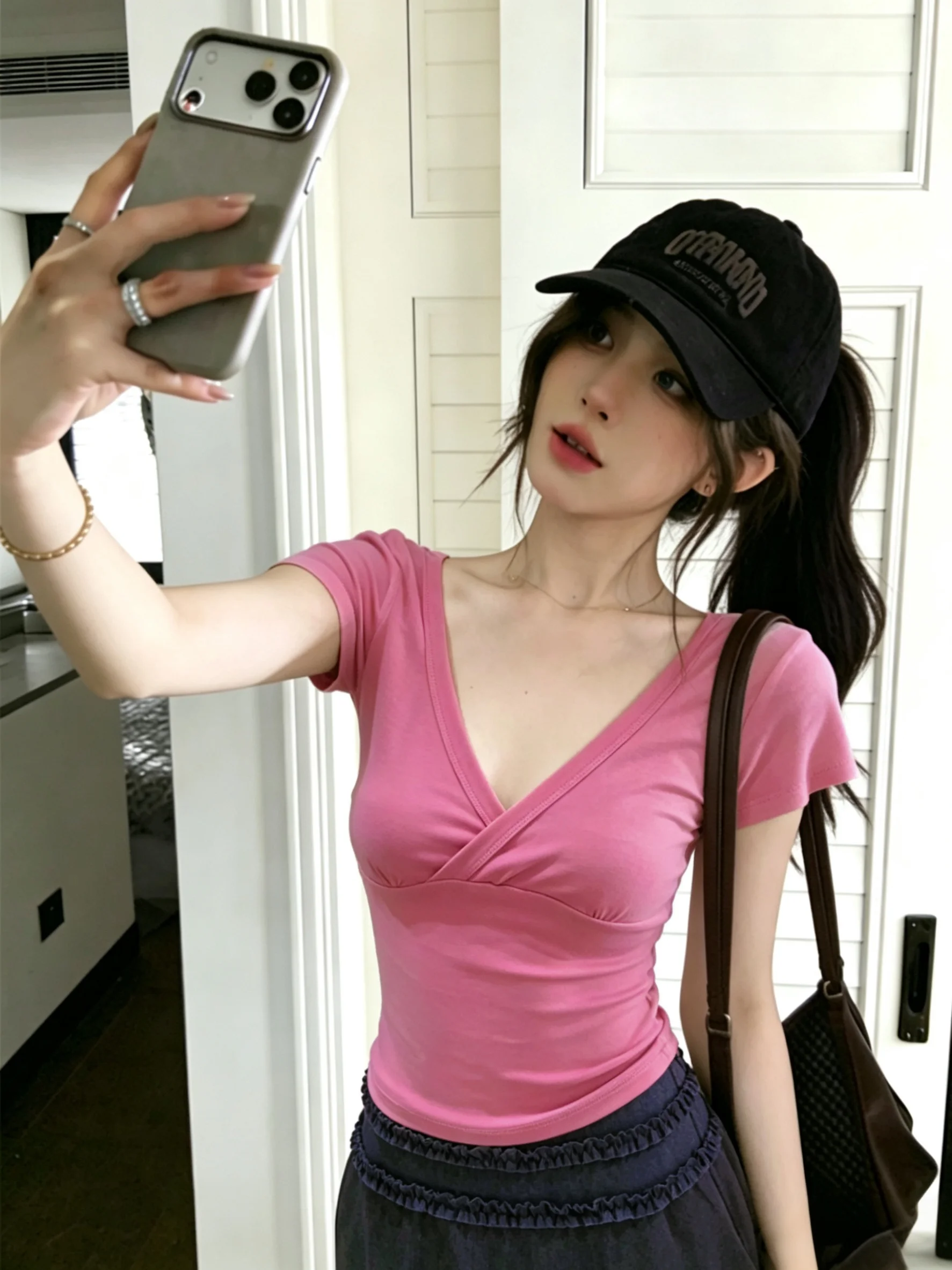 Sweet And Spicy Short Sleeve Pure Color Slim Fit T-Shirt Women's Summer Fashionable Casual V-Neck Pullover Top for Young Girls
Sweet And Spicy Short Sleeve Pure Color Slim Fit T-Shirt Women's Summer Fashionable Casual V-Neck Pullover Top for Young Girls