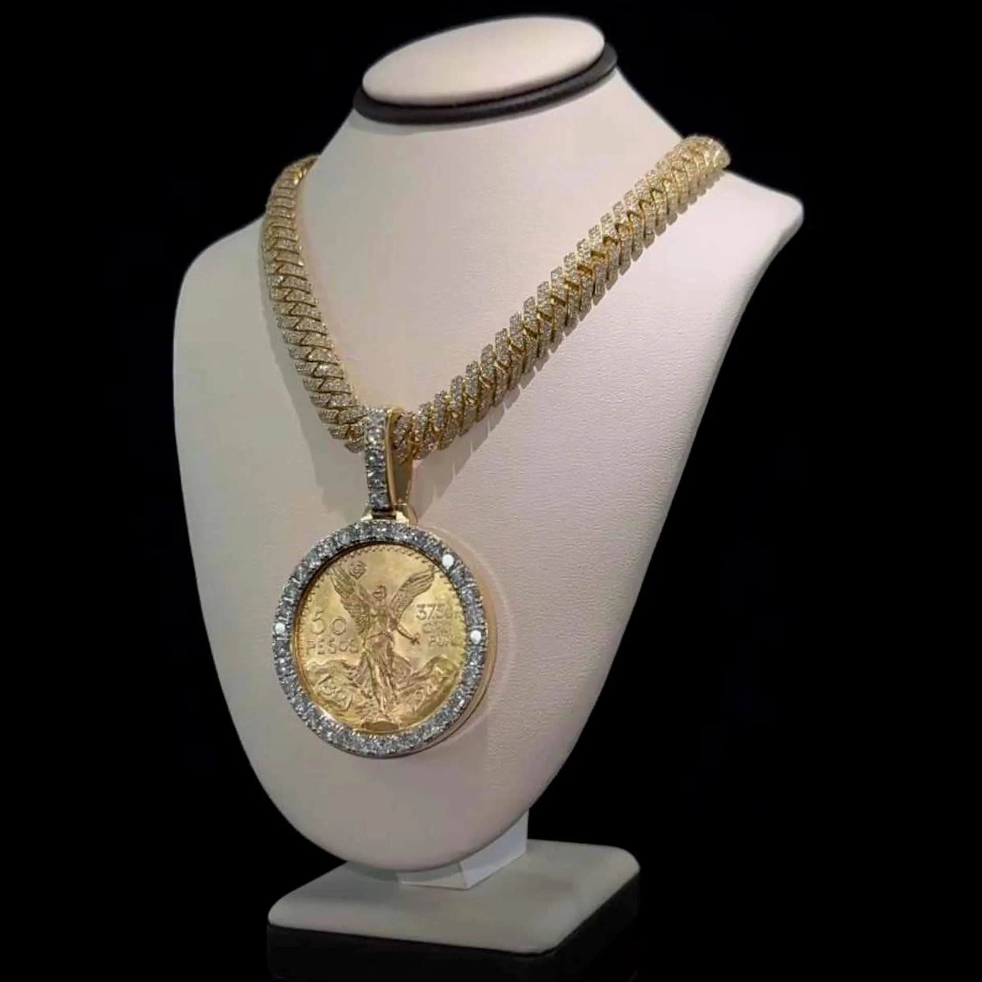 Coin medal pendant with Cuban chain necklace, hip-hop rap style charm For Men Women jewelry, holiday gifts
Coin medal pendant with Cuban chain necklace, hip-hop rap style charm For Men Women jewelry, holiday gifts