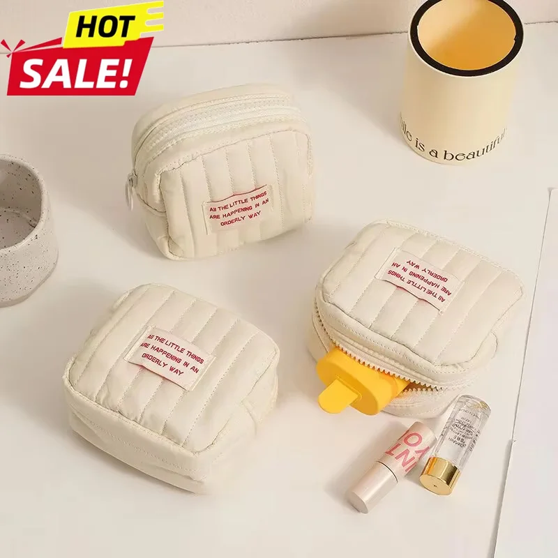 1 Pcs Korean Square Small Makeup Bags Student Small Earphones Zero Wallet Girl Portable Lipstick Storage Bags
1 Pcs Korean Square Small Makeup Bags Student Small Earphones Zero Wallet Girl Portable Lipstick Storage Bags