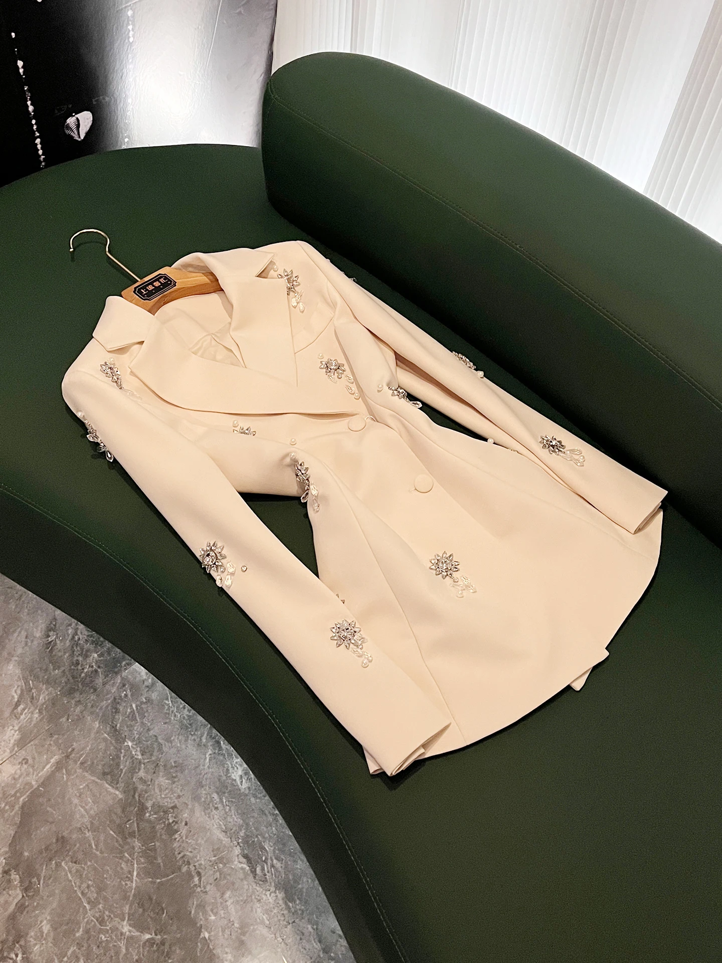 Slim Fit Suit Jaet 2025 New Commute Sle Notch Collar Double Row Buttons Waist Cinch Diamond Decoration Long Sve
Slim Fit Suit Jaet 2025 New Commute Sle Notch Collar Double Row Buttons Waist Cinch Diamond Decoration Long Sve