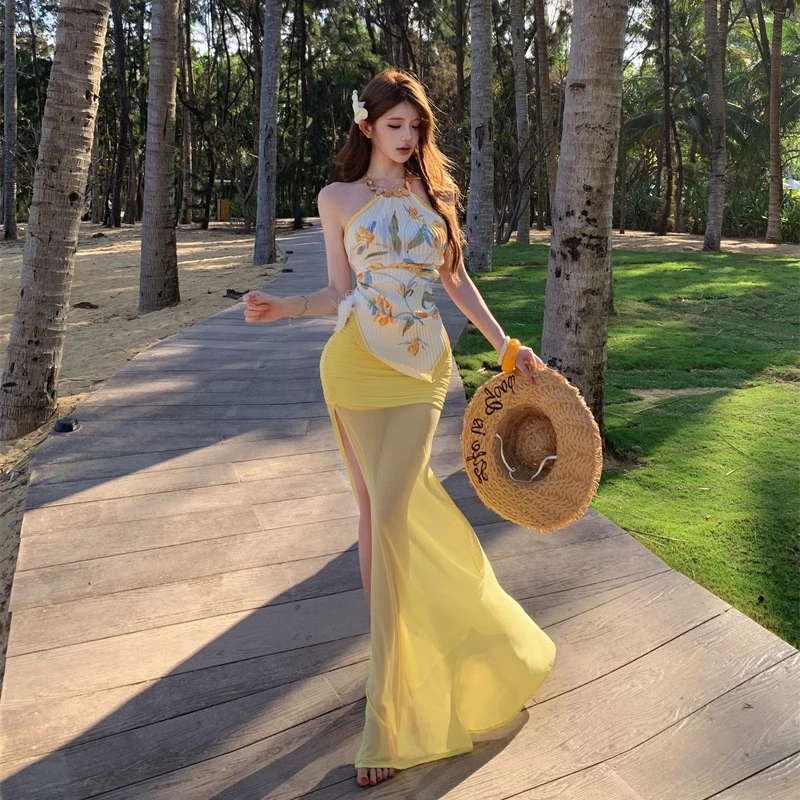 Beach Vacation Style Halter Neck Top Skirt Set Youthful Summer Outfit Two-Piece Ensemble Sleeveless Women's Fashion
Beach Vacation Style Halter Neck Top Skirt Set Youthful Summer Outfit Two-Piece Ensemble Sleeveless Women's Fashion