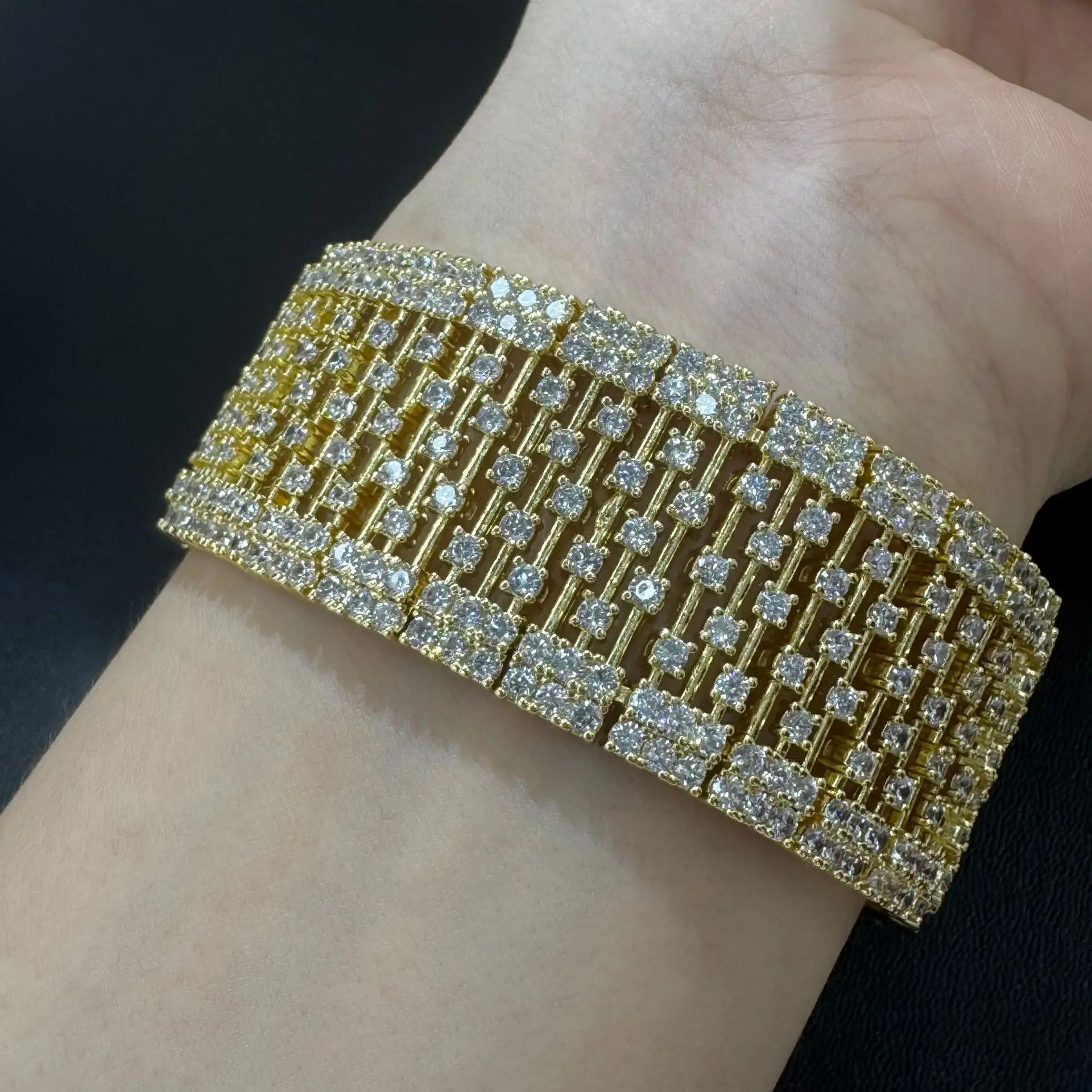 gorgeous bracelet cubic zirconia gold silver color shiny jewelry wedding party gala event women bracelet luxury
gorgeous bracelet cubic zirconia gold silver color shiny jewelry wedding party gala event women bracelet luxury