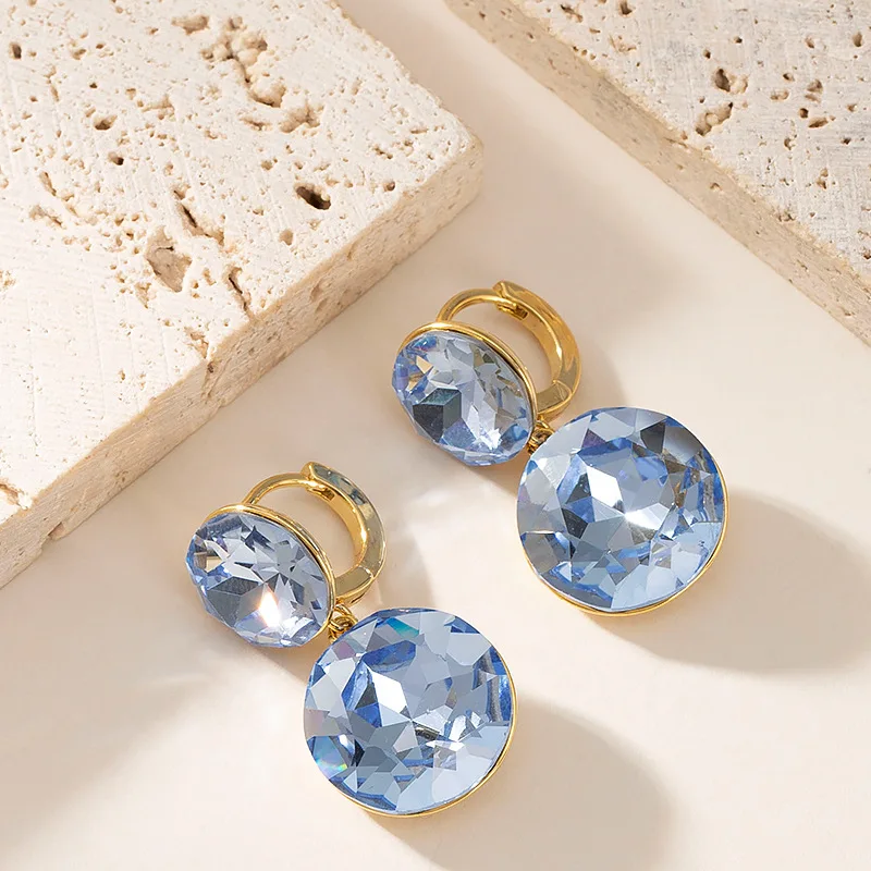 Fashion new hot-selling sweet and exquisite geometric round crystal zircon earrings for women, high-end and versatile earrings
Fashion new hot-selling sweet and exquisite geometric round crystal zircon earrings for women, high-end and versatile earrings