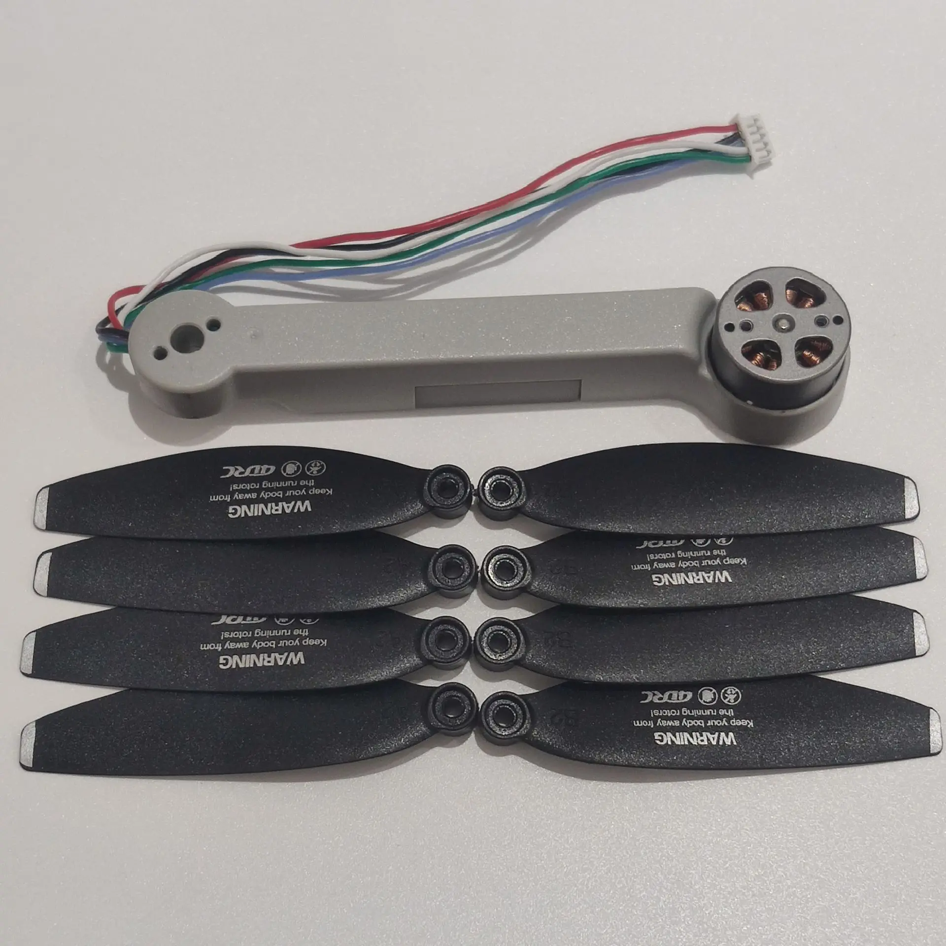 Original Blade 8PCS CW CCW Propellers Rear Right Brushless Motor Arm Accessories Kit for 4DRC 4D-F8 Fast-Mini Drone F8 RC Drones
Original Blade 8PCS CW CCW Propellers Rear Right Brushless Motor Arm Accessories Kit for 4DRC 4D-F8 Fast-Mini Drone F8 RC Drones