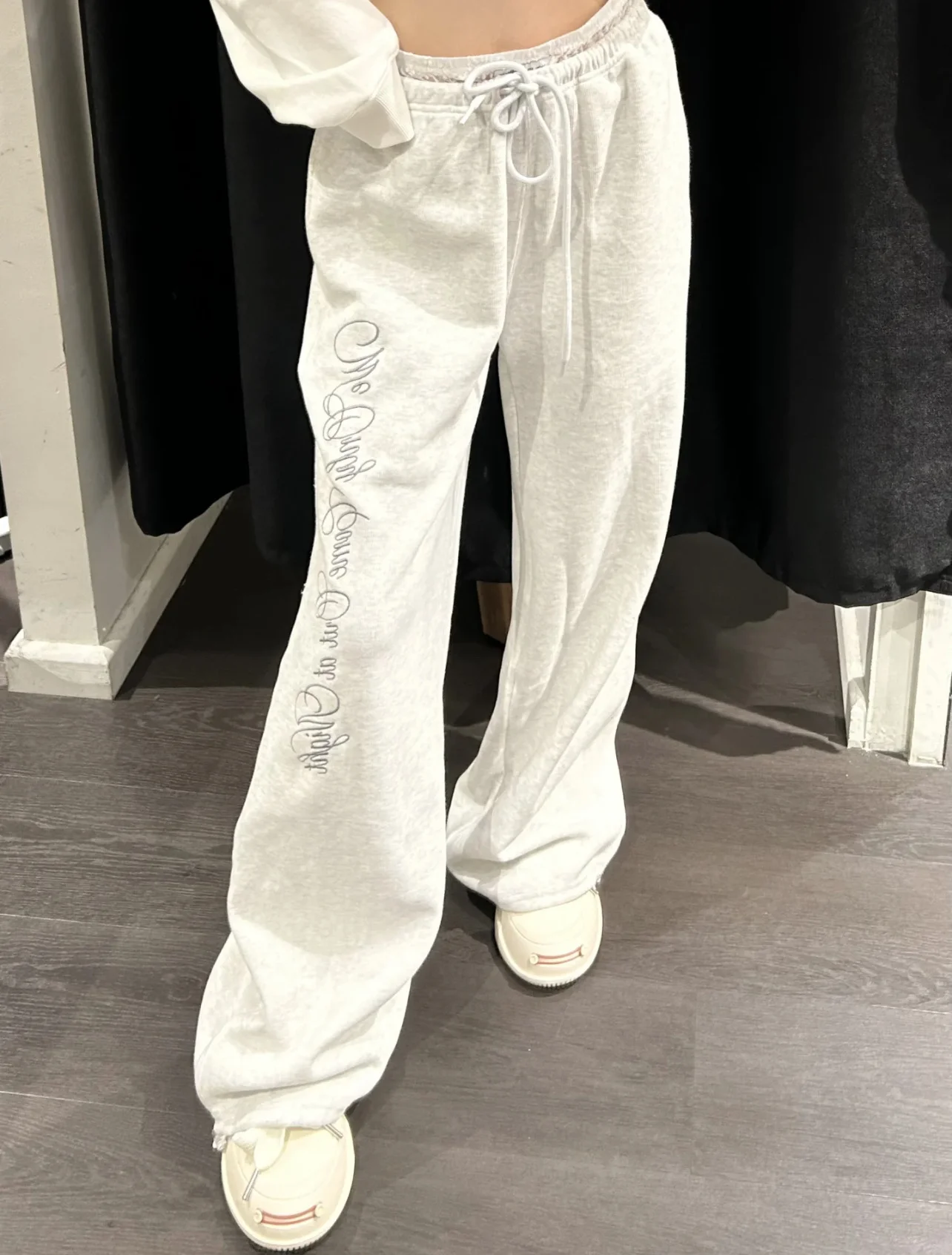 Casual Lace Embroidered Jazz Dance Loose Women's Pants High Waist Straight Leg Long Trousers Asymmetric Design Ladies' Trasuit
Casual Lace Embroidered Jazz Dance Loose Women's Pants High Waist Straight Leg Long Trousers Asymmetric Design Ladies' Trasuit