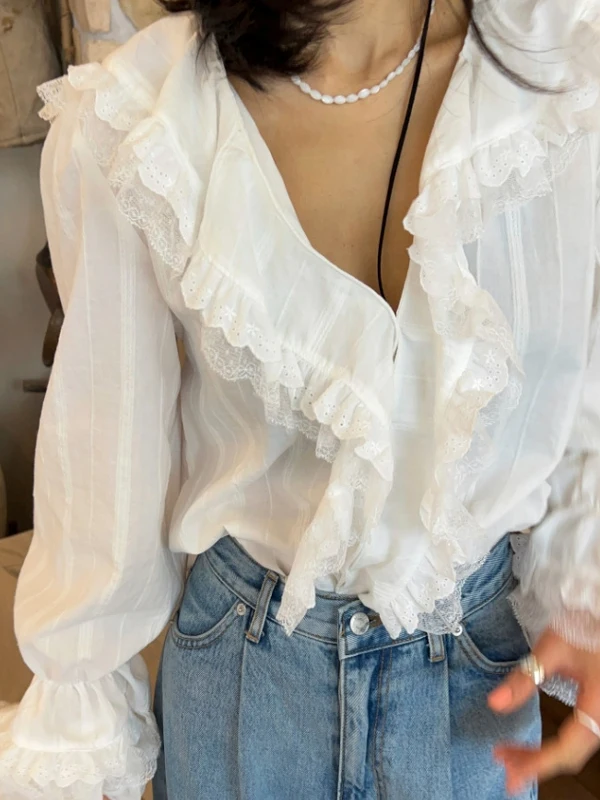 Unique Early Spring Women's Long Sve Lace Trim Bell Sve irt Vintage Sle Korean Loose Fit V Ne Color Button up
Unique Early Spring Women's Long Sve Lace Trim Bell Sve irt Vintage Sle Korean Loose Fit V Ne Color Button up