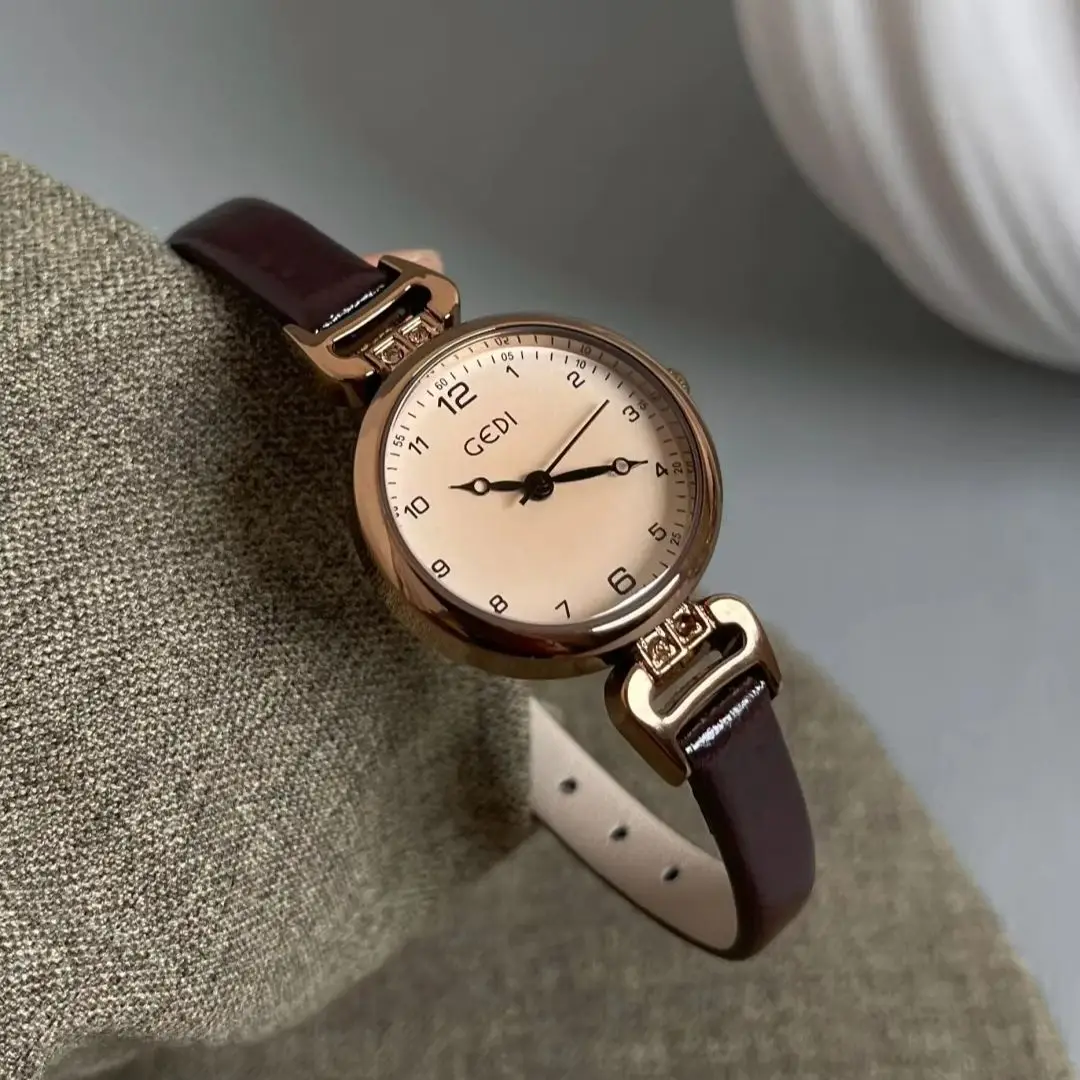 Fashionable Small Brown Quartz Watch for Women Simple Stylish Design Perfect Gift Idea
Fashionable Small Brown Quartz Watch for Women Simple Stylish Design Perfect Gift Idea