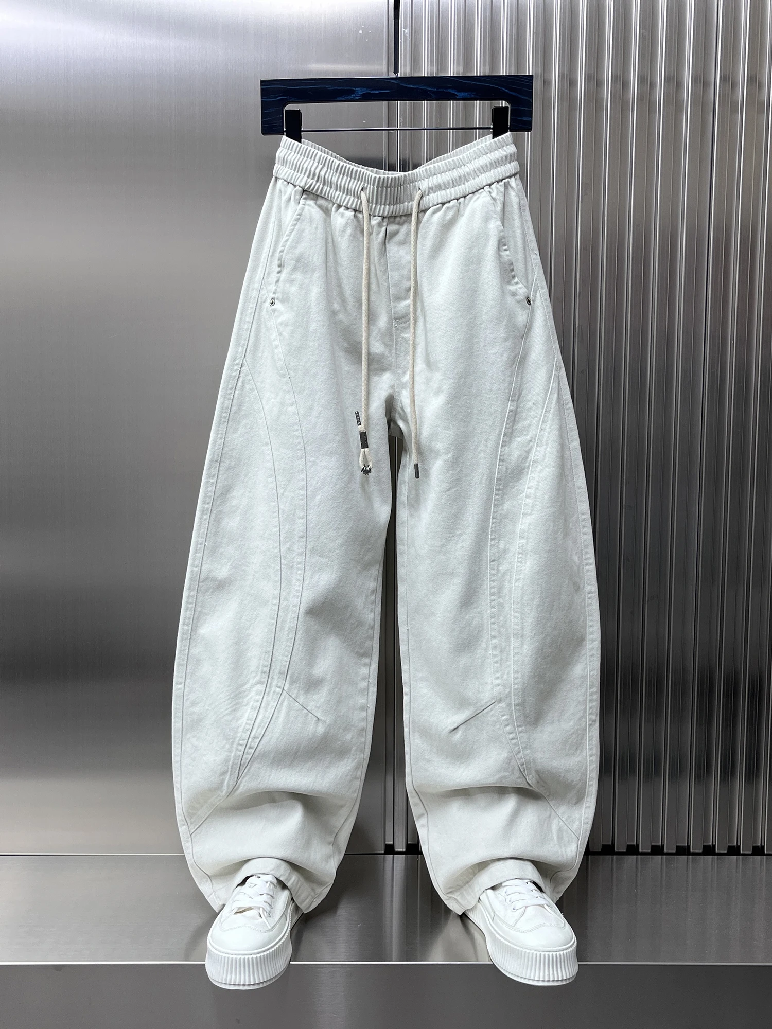 Модные мужские повседневные брюки осень 2025: прямые, в стиле рабочей одежды, с полосатыми вставками, в американском стиле, с эффектным дизайном, крутые
Модные мужские повседневные брюки осень 2025: прямые, в стиле рабочей одежды, с полосатыми вставками, в американском стиле, с эффектным дизайном, крутые