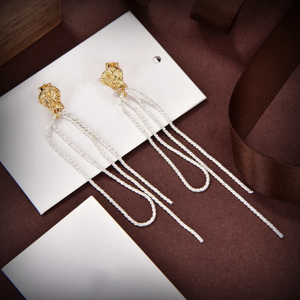 Contrast Irregular Metal Tassel Earrings For Women Party Fashion Luxury Jewelry 2023.
Contrast Irregular Metal Tassel Earrings For Women Party Fashion Luxury Jewelry 2023.