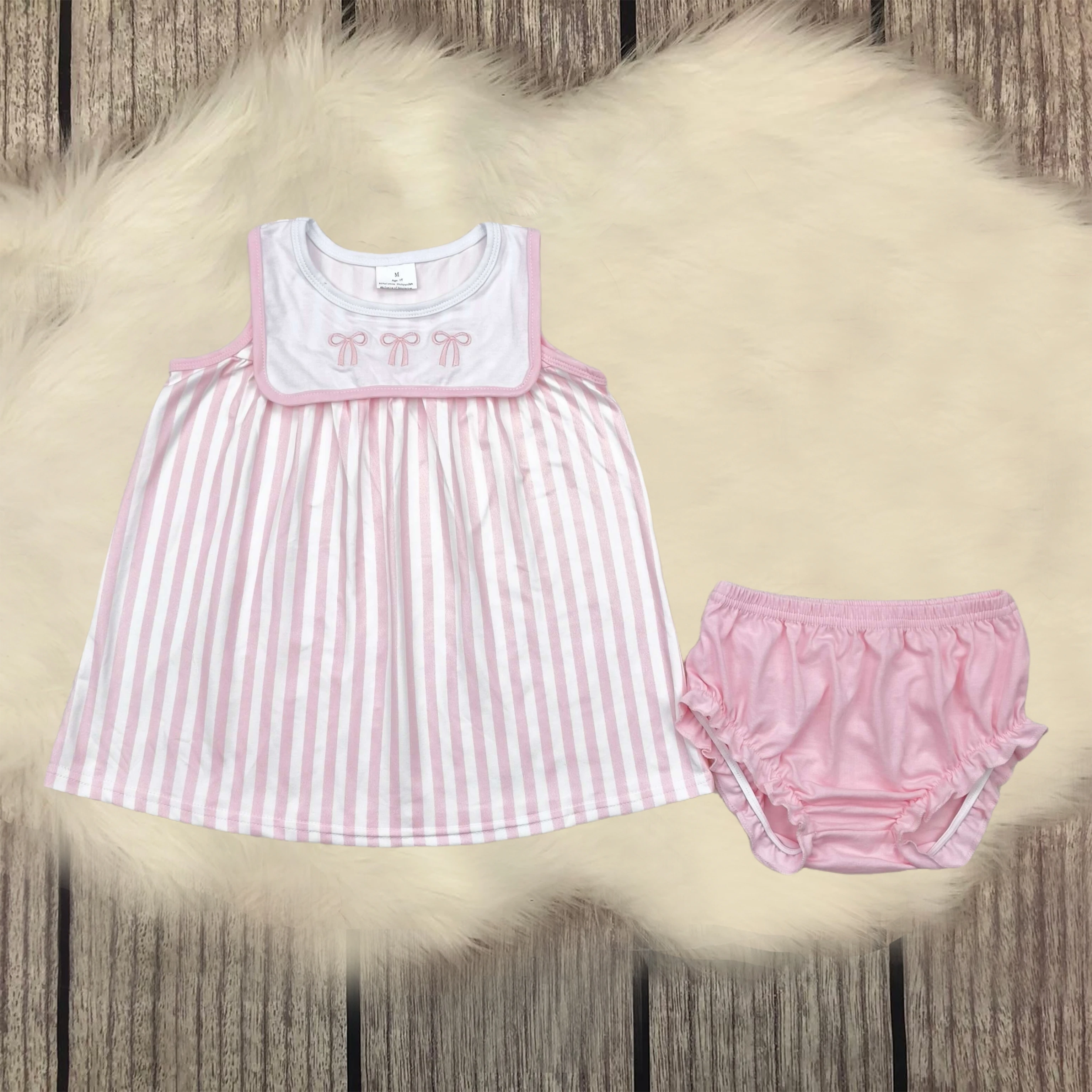 Wholesale Embroidery Baby Girls Summer Outfit Infant Sleeveless Bows Shirt Bummie Shorts Set Toddler Children Kids Clothing
Wholesale Embroidery Baby Girls Summer Outfit Infant Sleeveless Bows Shirt Bummie Shorts Set Toddler Children Kids Clothing
