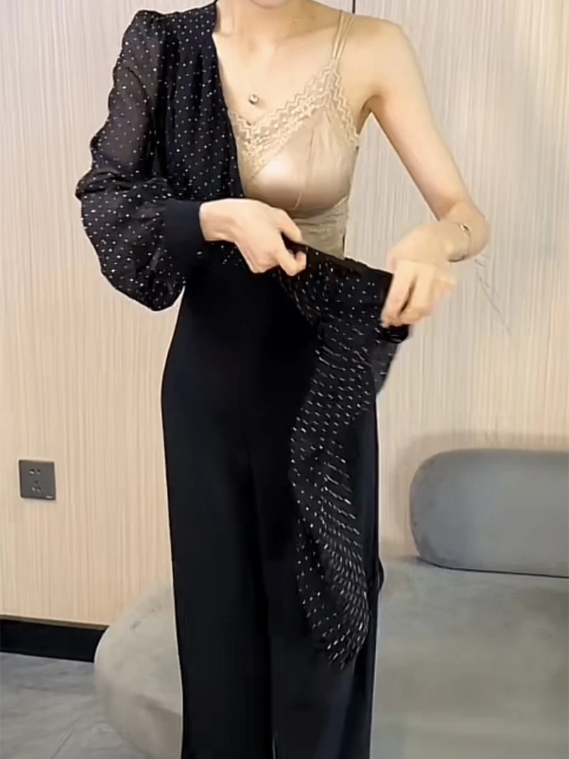 Elegant Women's Spring 2025 V-neck Rhinestone Mesh Bubble Sleeve High-waisted Wide-leg Jumpsuit Original Design Long Pants
Elegant Women's Spring 2025 V-neck Rhinestone Mesh Bubble Sleeve High-waisted Wide-leg Jumpsuit Original Design Long Pants