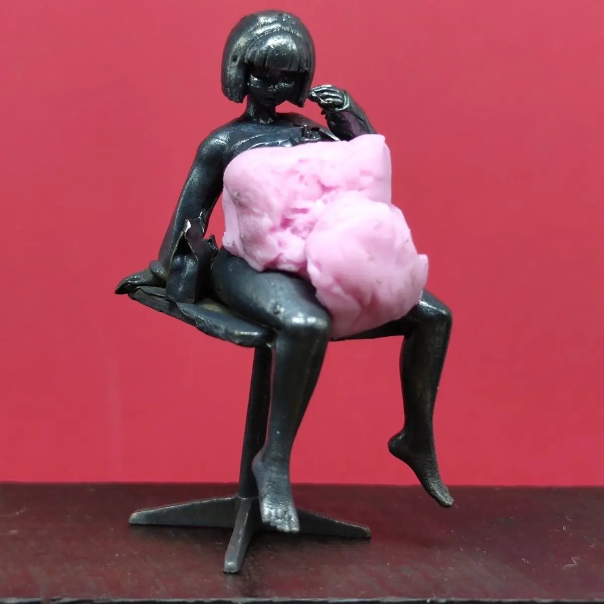 Anime Girl Sitting Statue, Gothic Lolita Style Metal Figurine, Vintage Desktop Decor for Collectors, Unique Art Gift
Anime Girl Sitting Statue, Gothic Lolita Style Metal Figurine, Vintage Desktop Decor for Collectors, Unique Art Gift