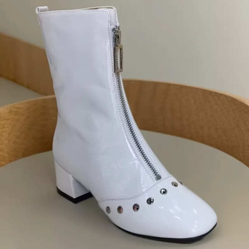 European and American Style Rivet Zipper Model Walking Show Stage Performance Patent Leather Thick Heel Short Boots
European and American Style Rivet Zipper Model Walking Show Stage Performance Patent Leather Thick Heel Short Boots
