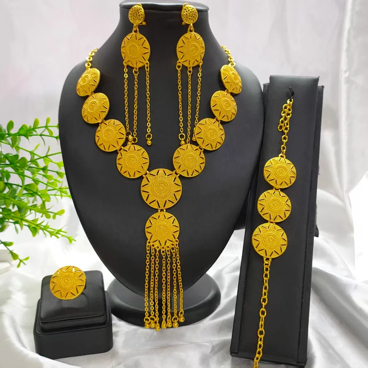 Brazilian 24K Gold Color Jewelry Sets Wedding Dubai Necklace Earrings Bracelets Ring For Women Nigerian Indian Bridal Set Party
Brazilian 24K Gold Color Jewelry Sets Wedding Dubai Necklace Earrings Bracelets Ring For Women Nigerian Indian Bridal Set Party