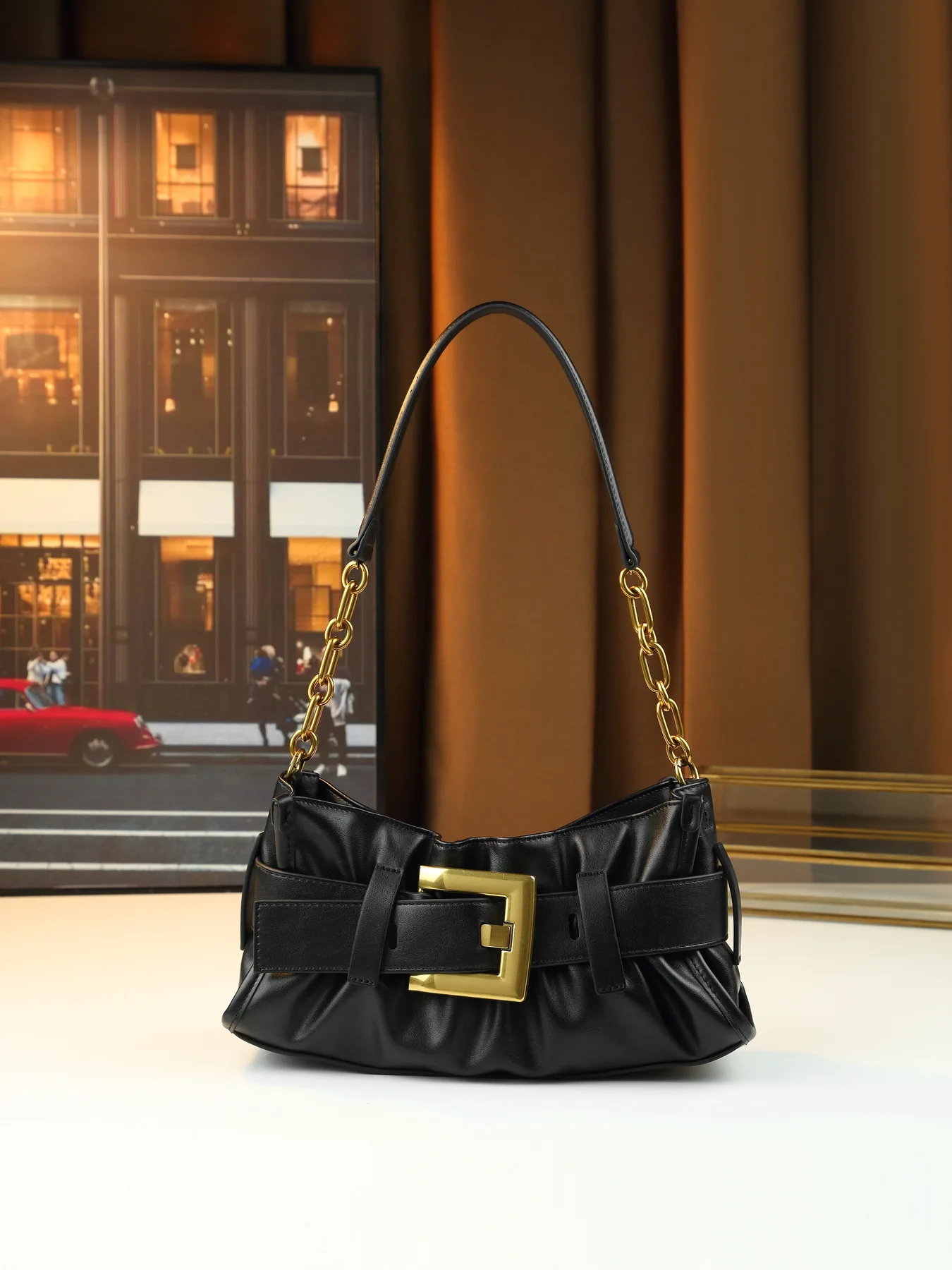 New Luxury Ruched Design Buckle Cloud Bag Women Light Luxury Classic Versatile Shoulder Bag
New Luxury Ruched Design Buckle Cloud Bag Women Light Luxury Classic Versatile Shoulder Bag