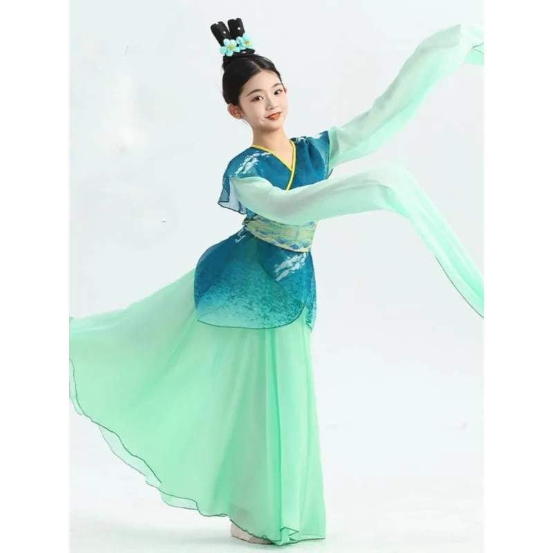 Новый детский классический танцевальный костюм с водяными рукавами Han and Tang Repertoire, костюм для группового танца, захватывающий Hongdance
Новый детский классический танцевальный костюм с водяными рукавами Han and Tang Repertoire, костюм для группового танца, захватывающий Hongdance