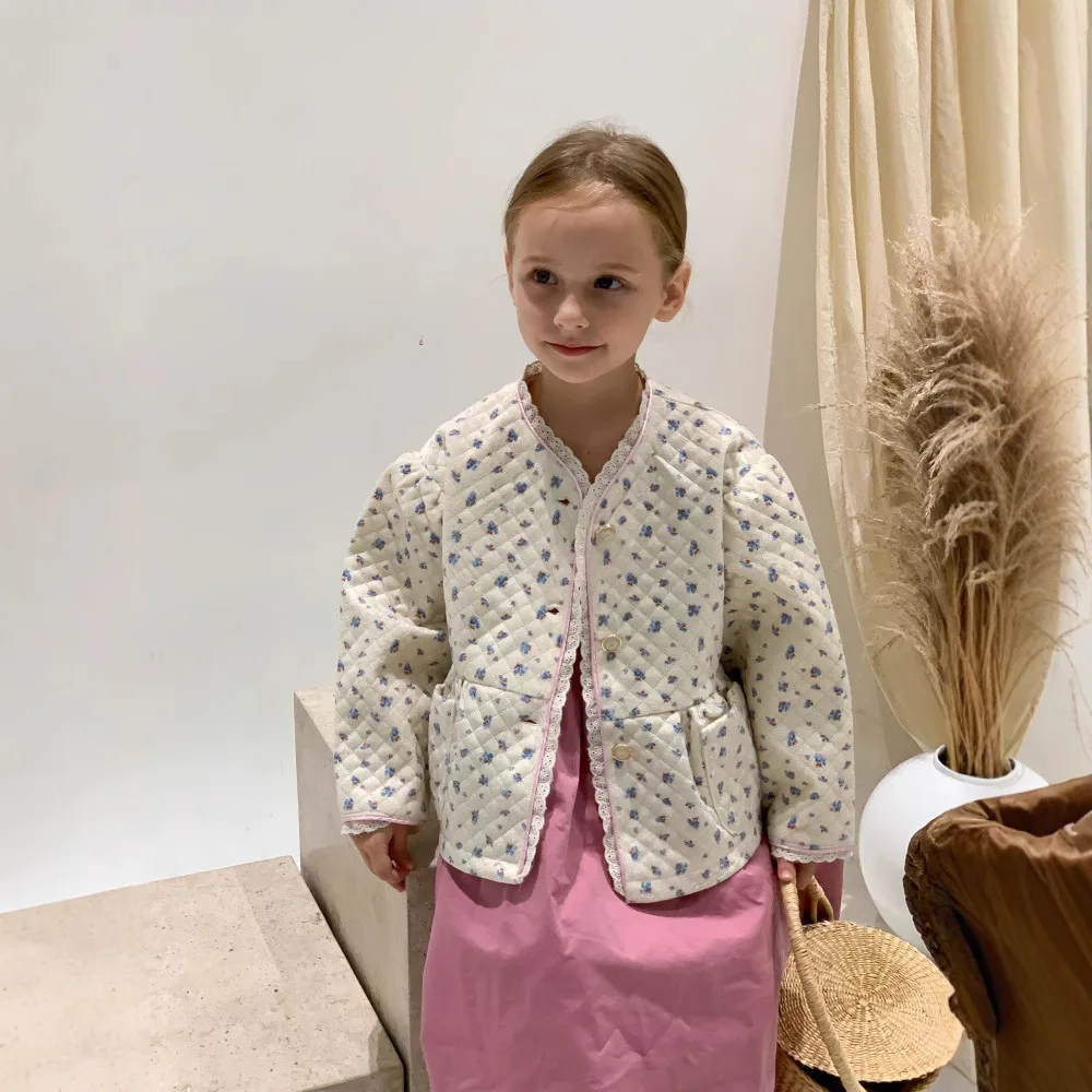 Girls Coat 2024 Winter New Childrens Wear Korean Style Girl Baby Foreign Style Warm Floral Cotton Coat Casual Simple Daily
Girls Coat 2024 Winter New Childrens Wear Korean Style Girl Baby Foreign Style Warm Floral Cotton Coat Casual Simple Daily