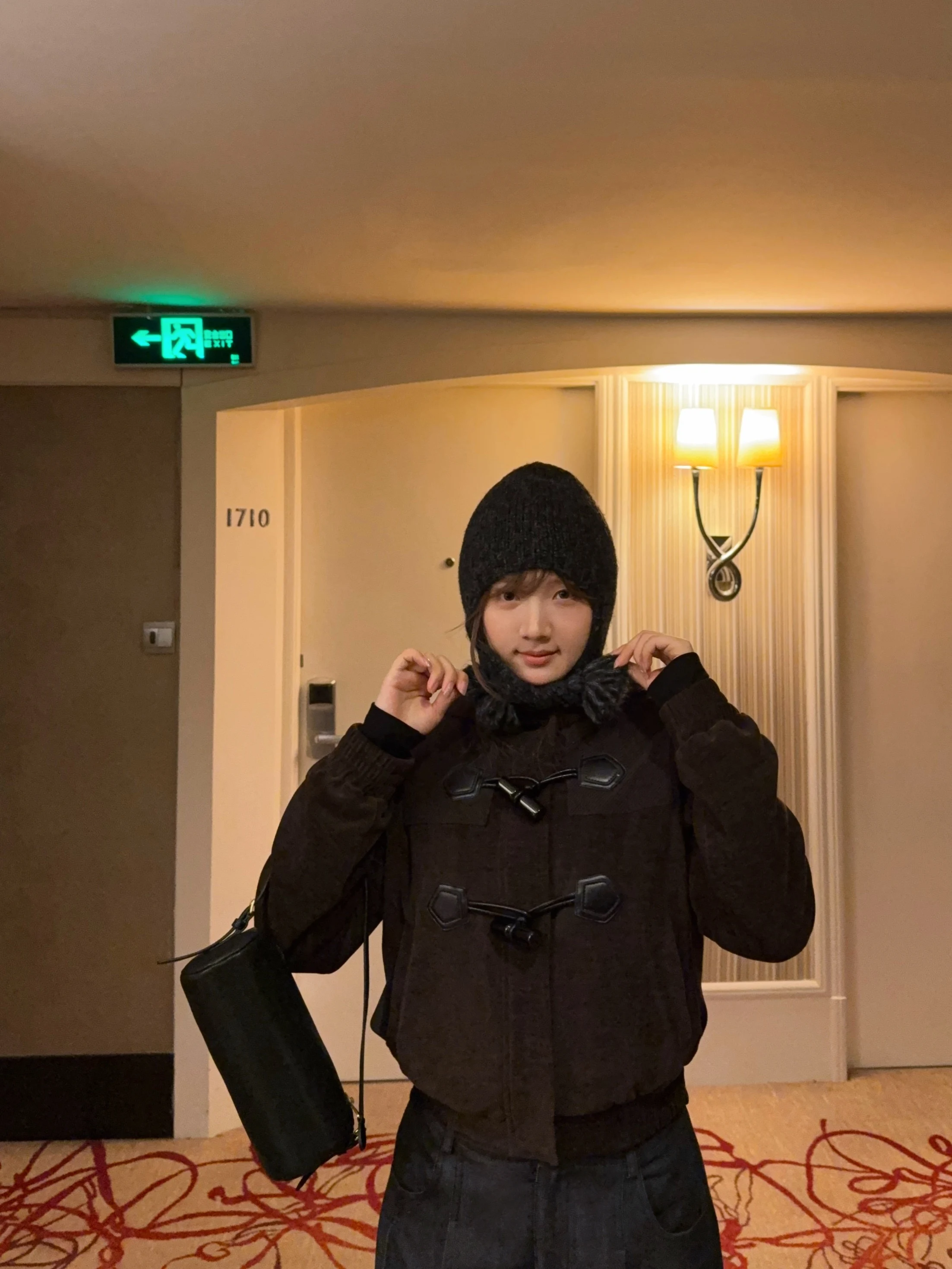 DouDou Deep Brown Thiened Long Sve Coat Winter New Sle Versatile Warm Casual Fit Polyester Blend Coat with Horn Buttons
DouDou Deep Brown Thiened Long Sve Coat Winter New Sle Versatile Warm Casual Fit Polyester Blend Coat with Horn Buttons