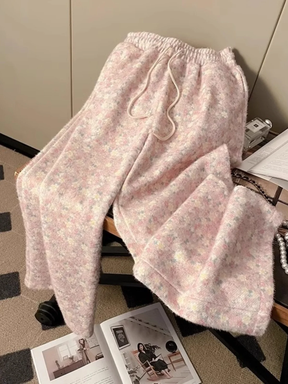 Retro Floral Wide Leg Pants Women's Thickened Autumn Winter Loose Casual Straight Cut Trousers Korean Style Commute Fashion
Retro Floral Wide Leg Pants Women's Thickened Autumn Winter Loose Casual Straight Cut Trousers Korean Style Commute Fashion