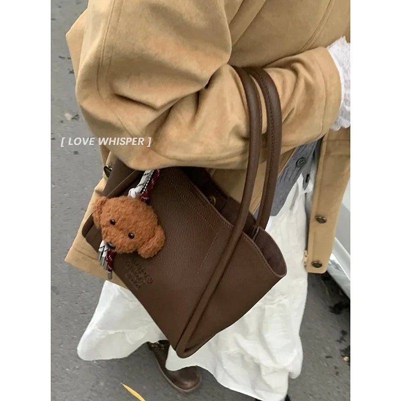 Женская сумка Artisan Market 2022, шикарная сумка-ведро в стиле ретро, трансформируемая сумка через плечо/через плечо, веганская кожаная осенне-зимняя капсула
Женская сумка Artisan Market 2022, шикарная сумка-ведро в стиле ретро, трансформируемая сумка через плечо/через плечо, веганская кожаная осенне-зимняя капсула