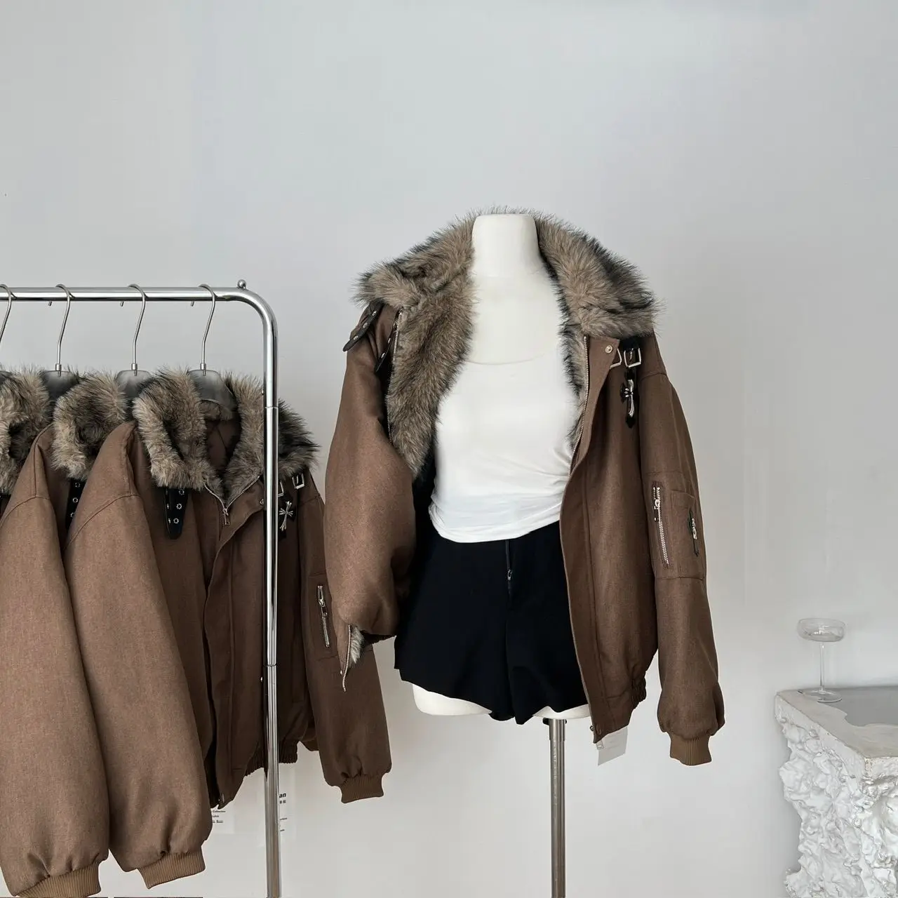 Новая женская свободная утепленная хлопковая куртка Ifaion2025 с меховым воротником, комфортная теплая зимняя куртка-бомбер
Новая женская свободная утепленная хлопковая куртка Ifaion2025 с меховым воротником, комфортная теплая зимняя куртка-бомбер