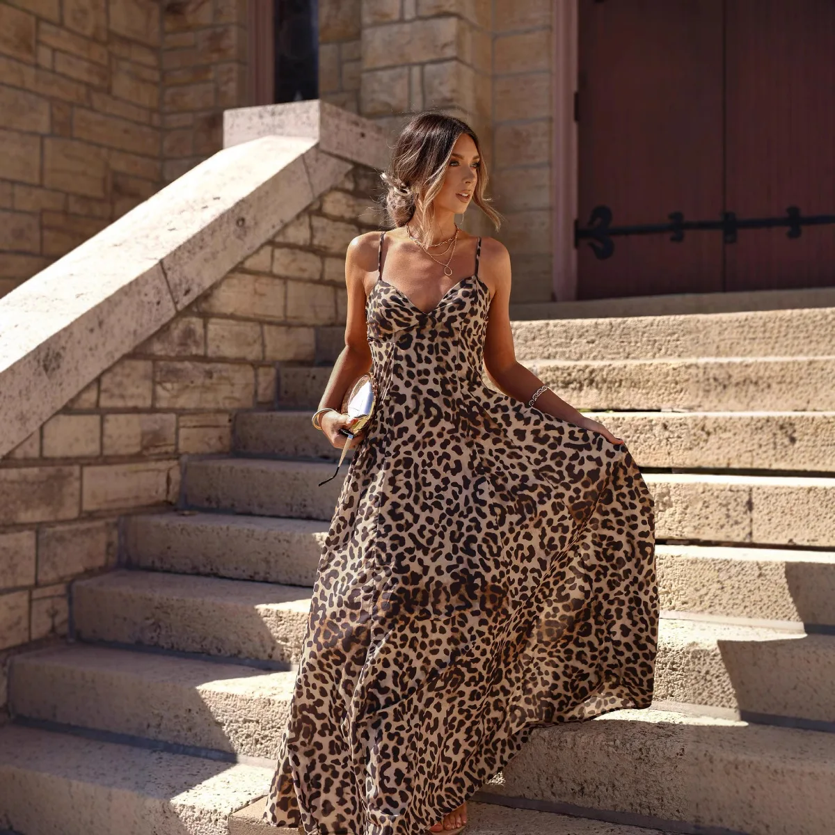 European and American women's summer fashion sexy off-the-shoulder leopard print long slip dress
European and American women's summer fashion sexy off-the-shoulder leopard print long slip dress
