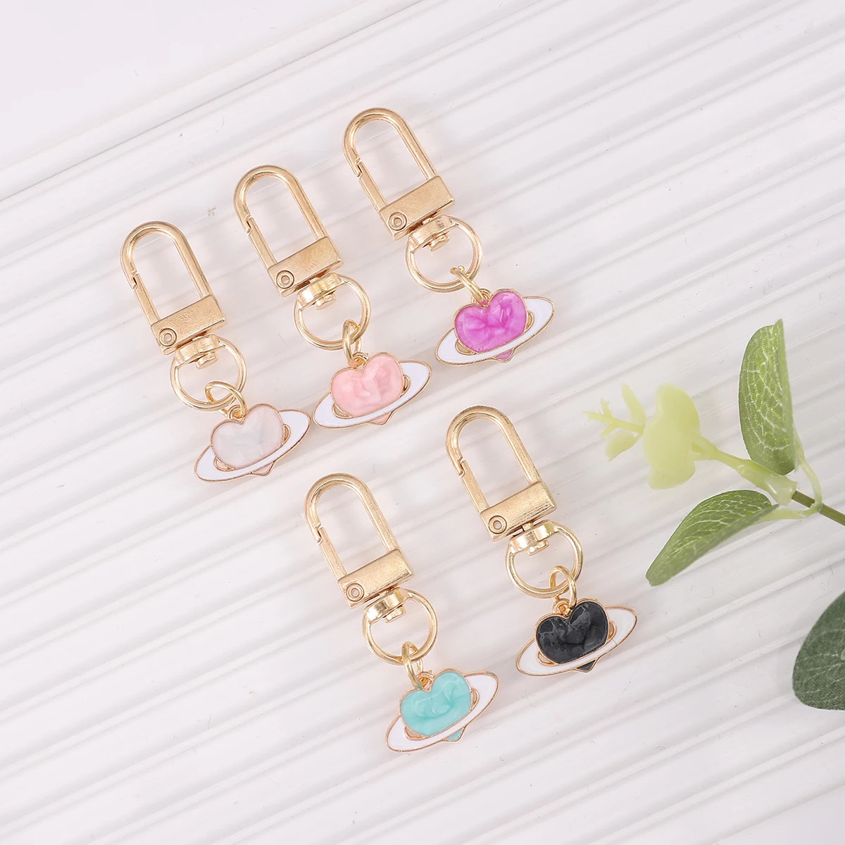 5pcs/set Heart Planet Keychain Romantic Color Alloy Keyring Bag Backpack Pendant Charms Valentine's Day Gifts For Women Girls
5pcs/set Heart Planet Keychain Romantic Color Alloy Keyring Bag Backpack Pendant Charms Valentine's Day Gifts For Women Girls