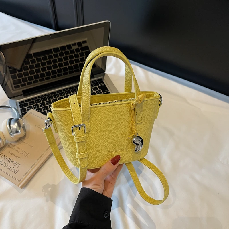 Summer dopamine hand-carrying bucket bag 2025 new simple small fresh fashionable shoulder bag high-end women's bag
Summer dopamine hand-carrying bucket bag 2025 new simple small fresh fashionable shoulder bag high-end women's bag