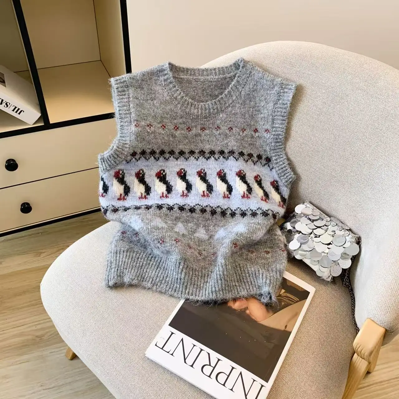 Retro Cartoon Penguin Design Knitted Sweater Women's Svel round Ne Vest Layering Trendy Autumn Winter Faion
Retro Cartoon Penguin Design Knitted Sweater Women's Svel round Ne Vest Layering Trendy Autumn Winter Faion