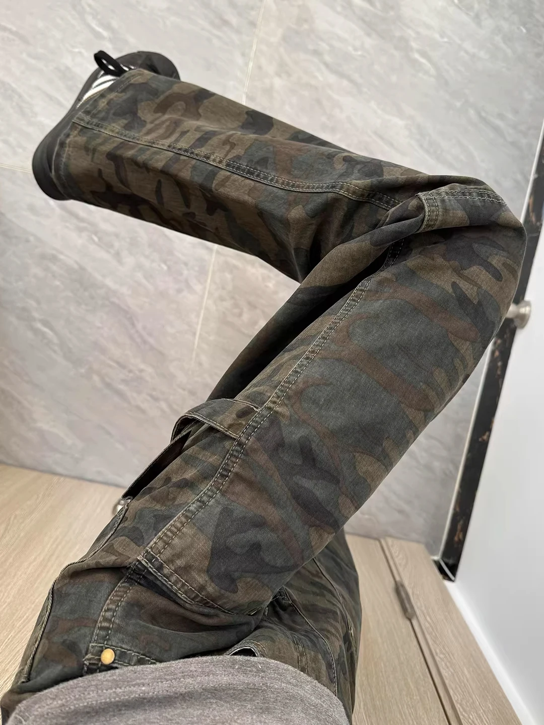 Cleanfit Camouflage Workwear Pants Men's Sle Rivet Micro Flare Denim American Retro Straight Leg Trousers Comfortable Loose...
Cleanfit Camouflage Workwear Pants Men's Sle Rivet Micro Flare Denim American Retro Straight Leg Trousers Comfortable Loose...