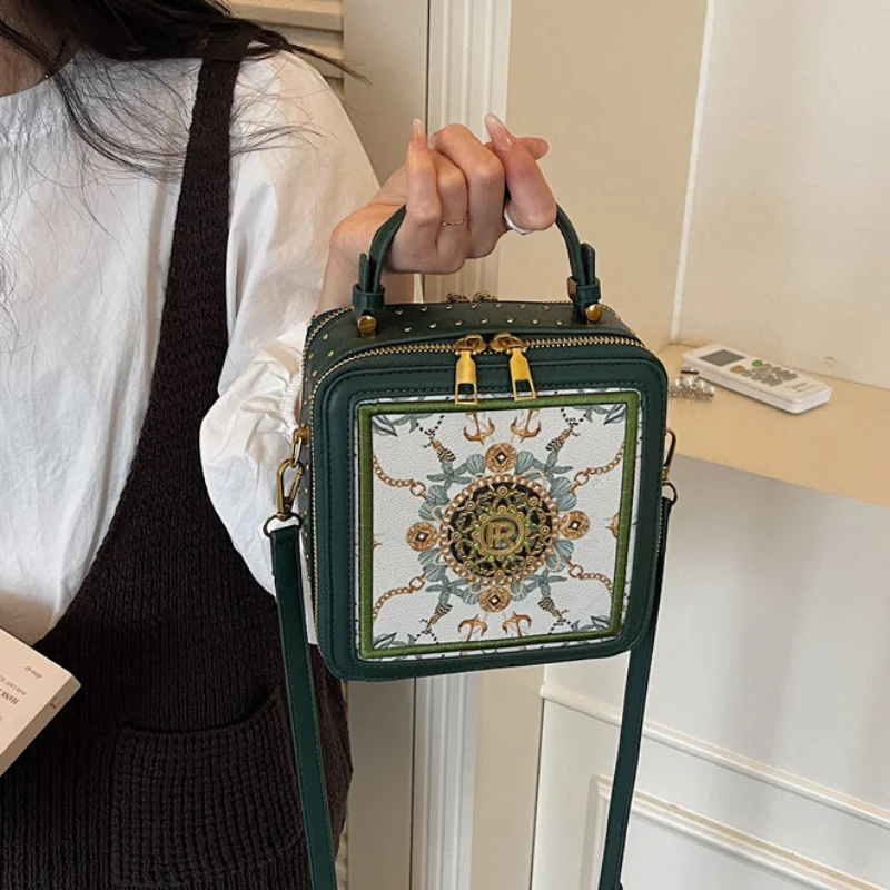 Vintage Embroidery Box Handbag Floral Square Mini Purse Luxury Contrast Color Top Handle Tote Bag Casual Crossbody Shoulder Bag
Vintage Embroidery Box Handbag Floral Square Mini Purse Luxury Contrast Color Top Handle Tote Bag Casual Crossbody Shoulder Bag
