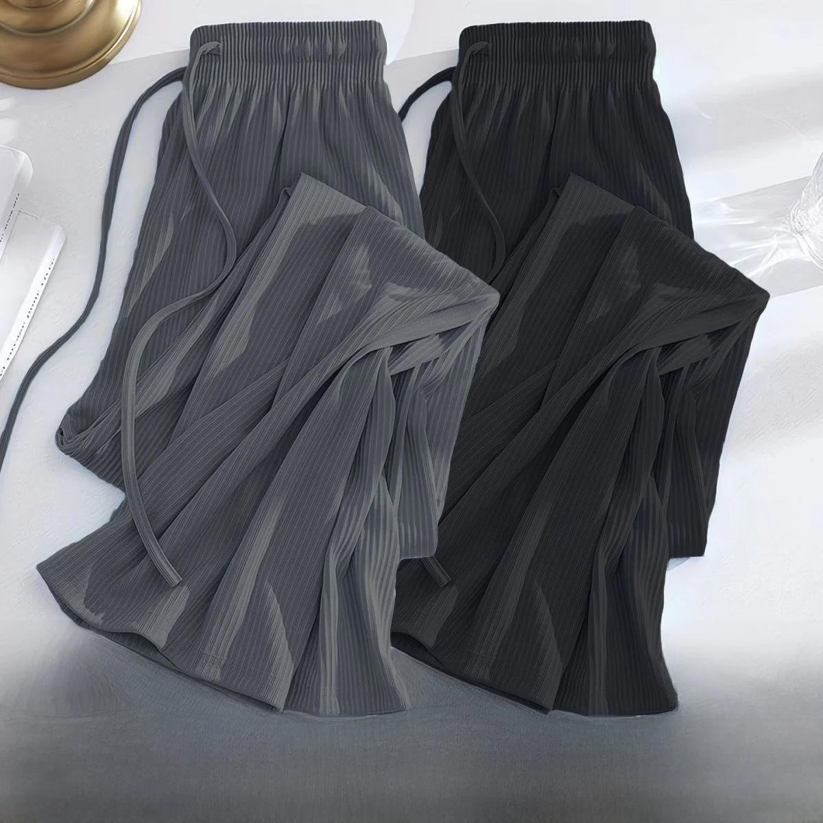 plus Size Ice Silk Wide Leg Pants Women's Summer Thin Hanging Sense High Waist Straight Match All Ice Silk Pants Korean Style
plus Size Ice Silk Wide Leg Pants Women's Summer Thin Hanging Sense High Waist Straight Match All Ice Silk Pants Korean Style
