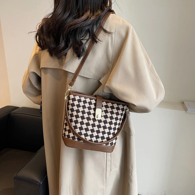 Women Luxury Leather Classic Designer Tote Bag Fashion Shoulder Handbag For Modern Everyday Outings
Women Luxury Leather Classic Designer Tote Bag Fashion Shoulder Handbag For Modern Everyday Outings