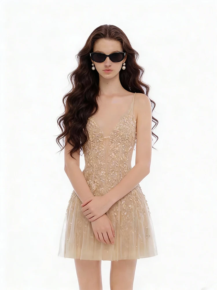 Elegant Embroidered Lace V-neck Strap Dress Women's High-end Sensation Light Luxury Skirt Waist-cinching A-line Dress
Elegant Embroidered Lace V-neck Strap Dress Women's High-end Sensation Light Luxury Skirt Waist-cinching A-line Dress